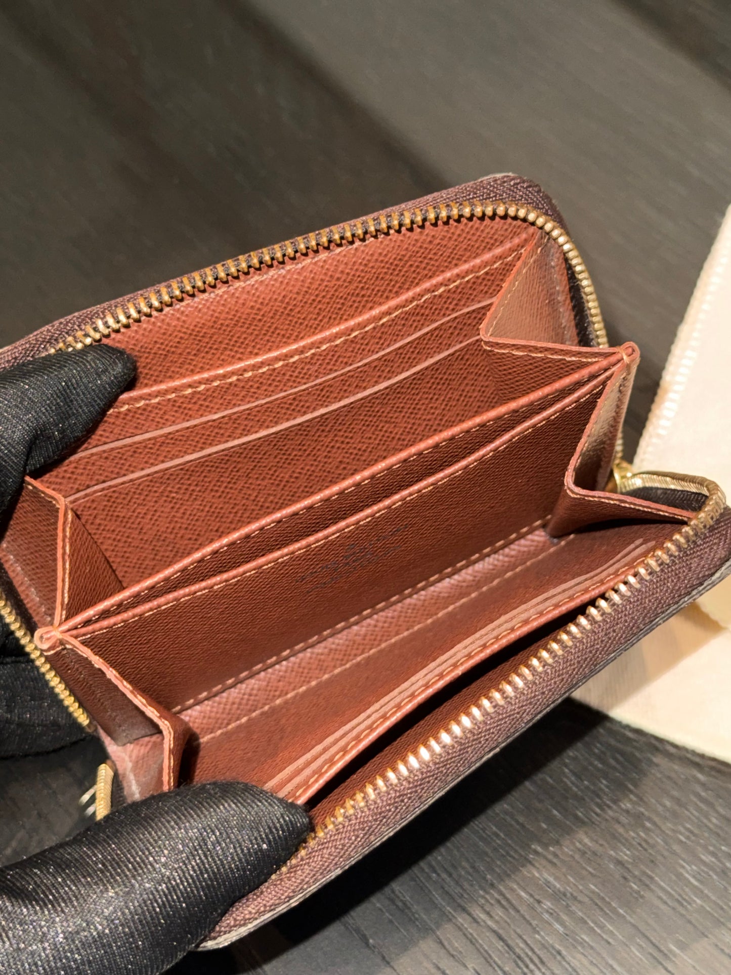 Monogram Zippy Compact Wallet with Dustbag 🗓️ Year: 2014