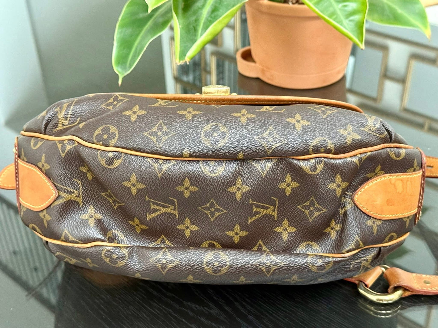 Tulum GM Shoulder/ Crossbody Bag - 🗓️ Year: 2010