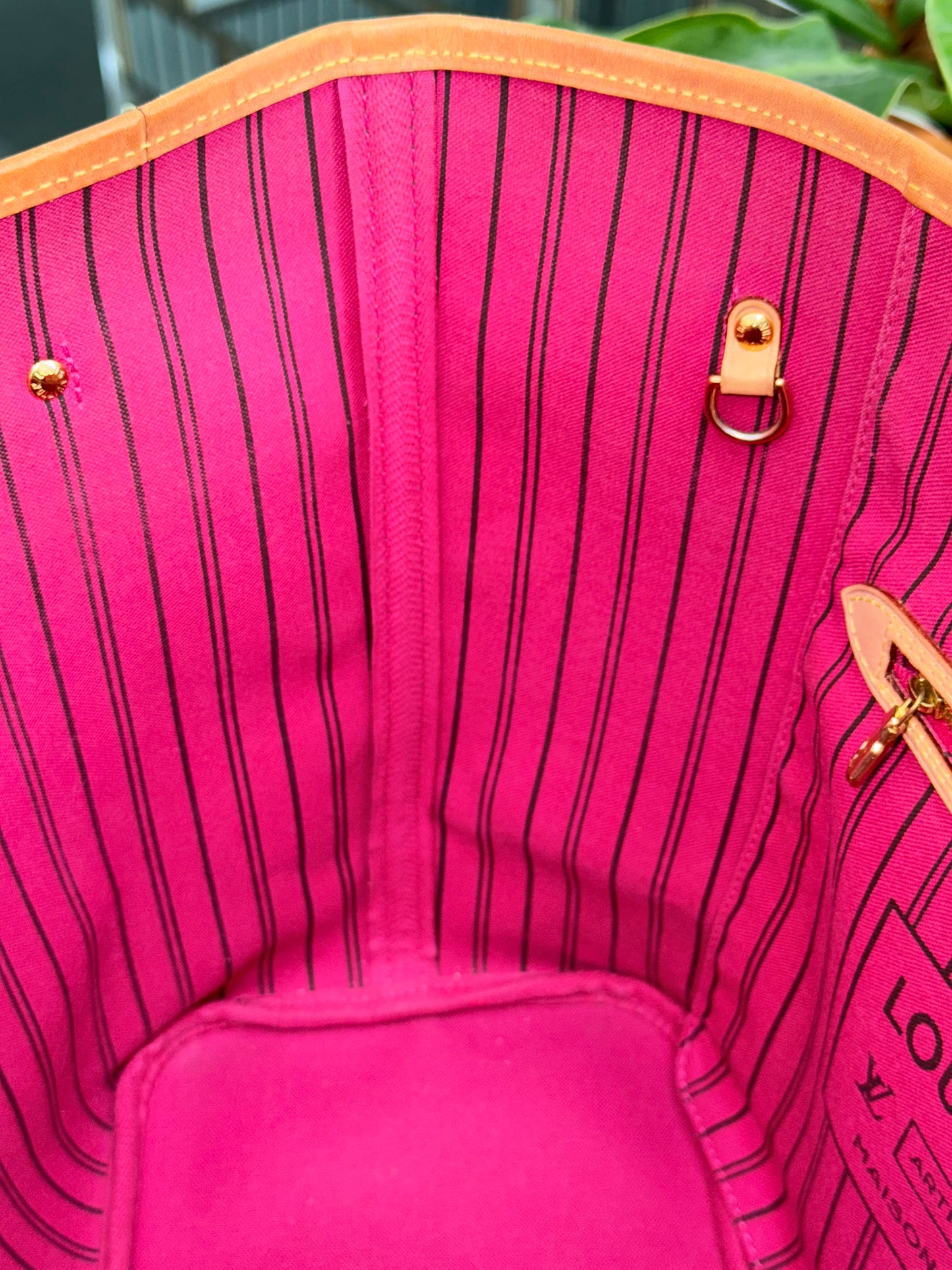 Neverfull MM Monogram in Peony with Dustbag 📅 Year: 2020