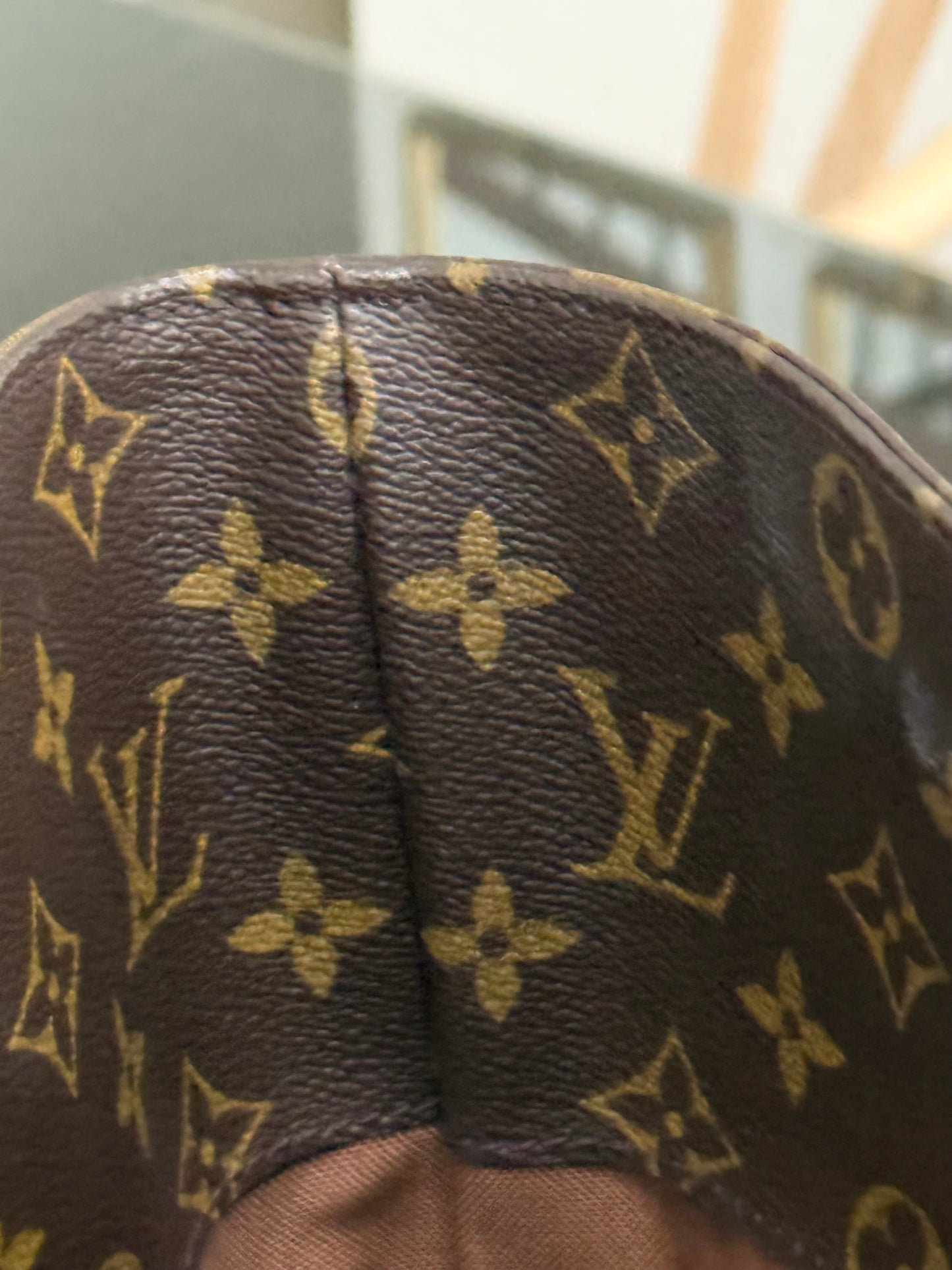 Cabas Alto in Monogram 🗓️ Year: 2002