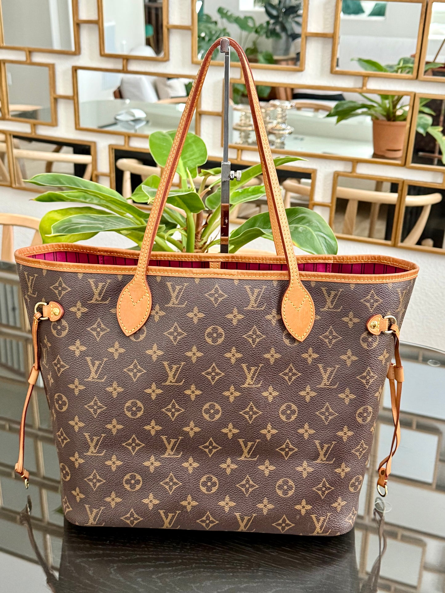 Neverfull MM in Peony interior with Dustbag 📅 Year: 2019