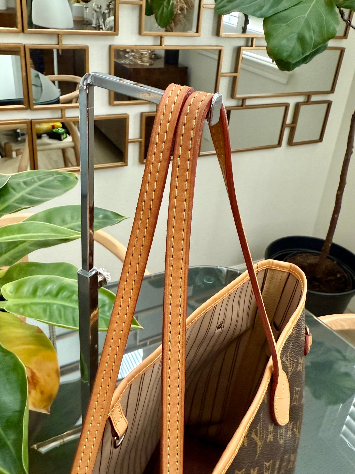 Neverfull MM in Monogram with Dustbag and Insert Organizer 📅 Year: 2017