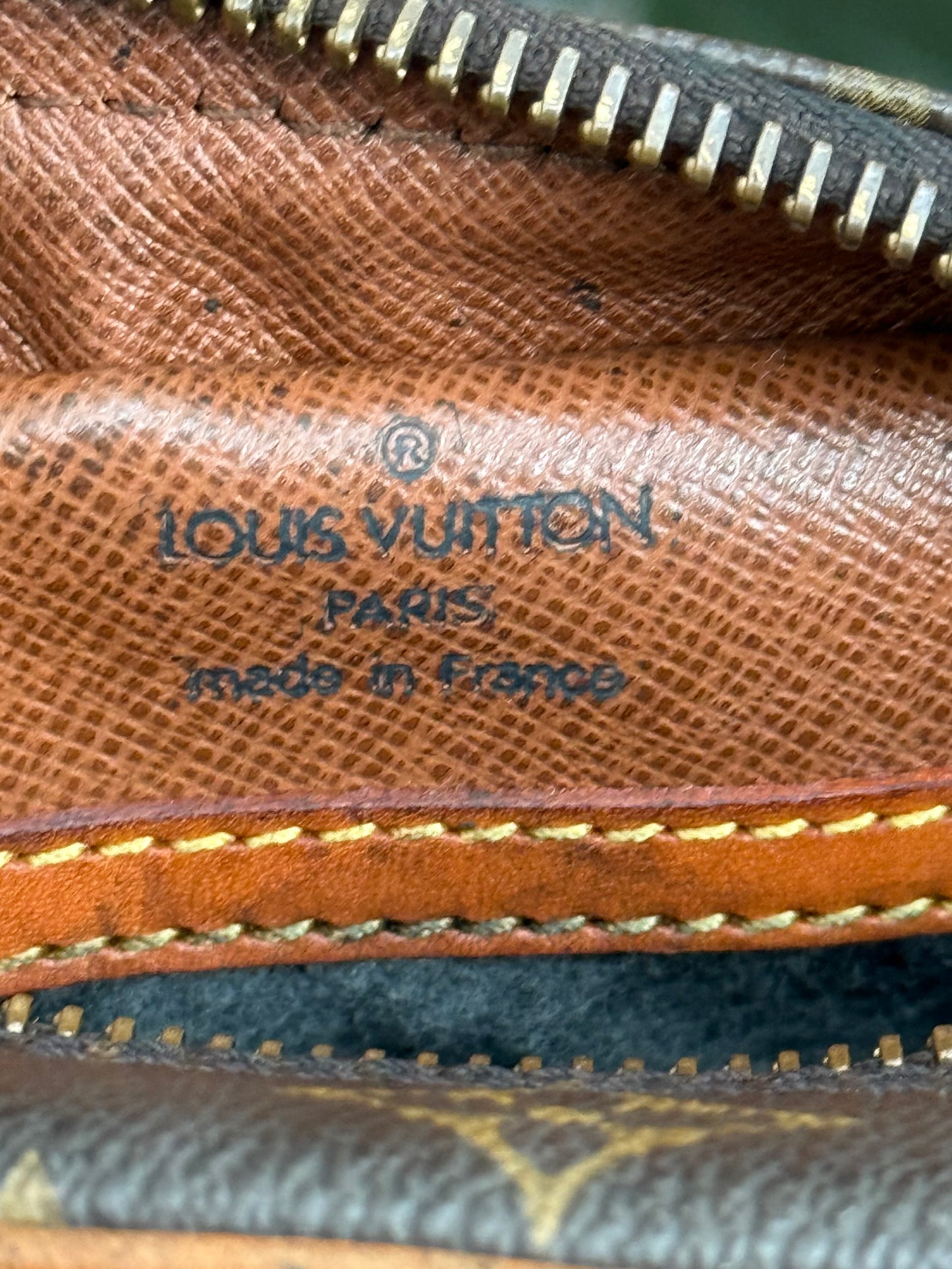 Blois Crossbody -🗓️ Year: 1995