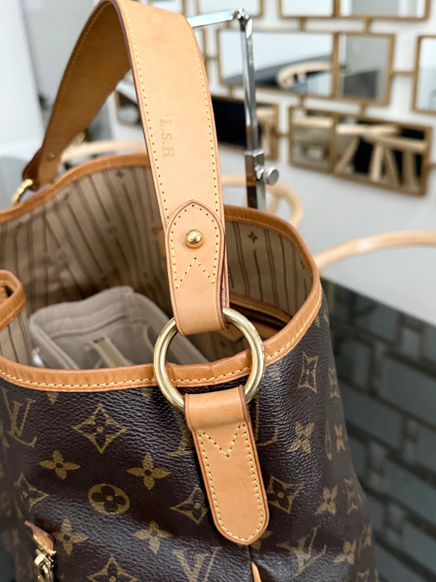 Delightful GM with Dustbag 🌹📅 Year: 2011