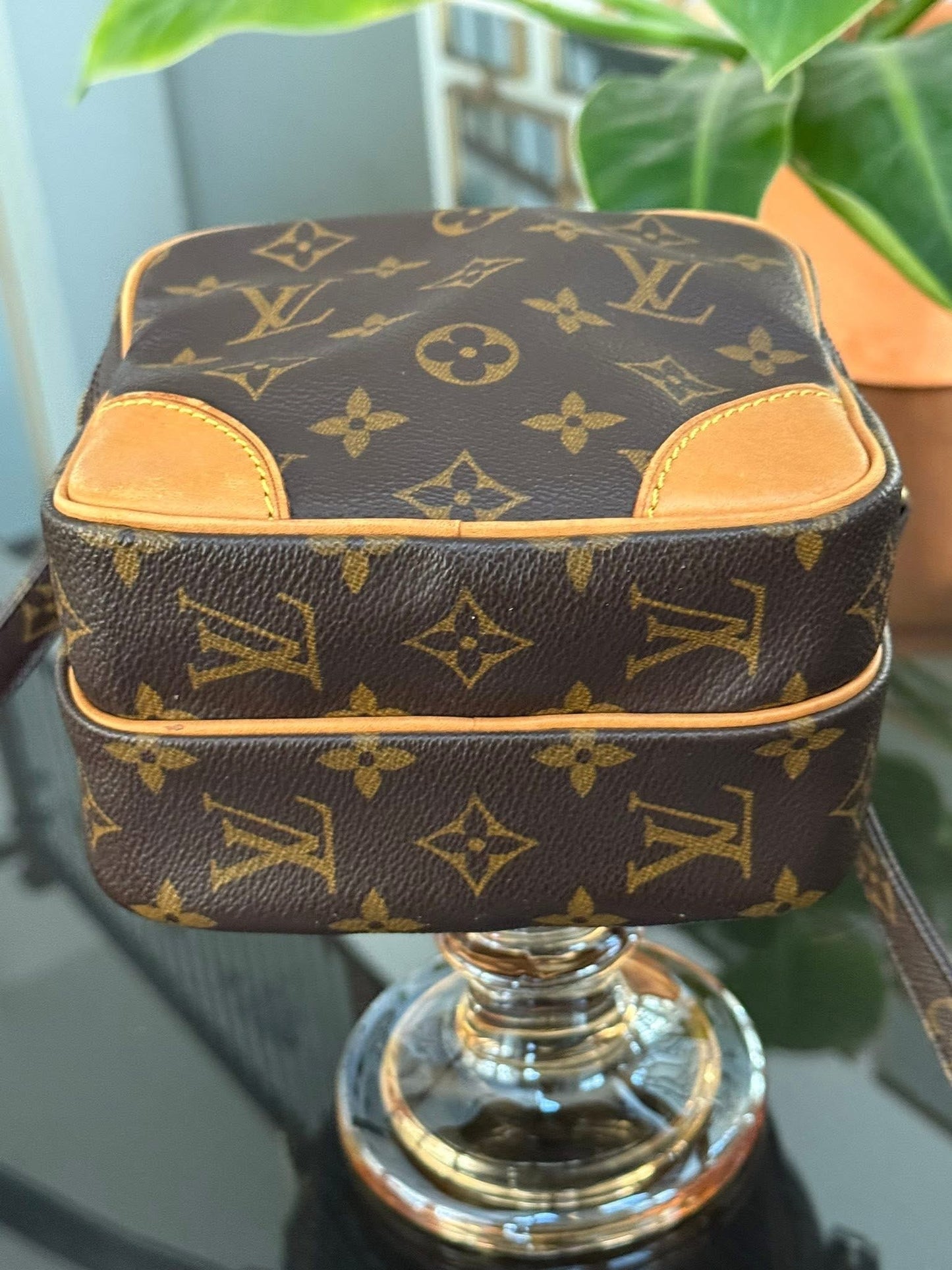 Amazon Crossbody Bag 🗓️ Year: 2000