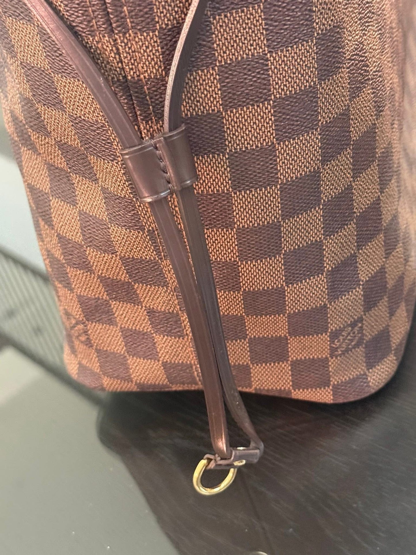Neverfull MM in DE with Pouch comes with Dustbag and Non branded Twilly 🌺 📅 Year: 2015