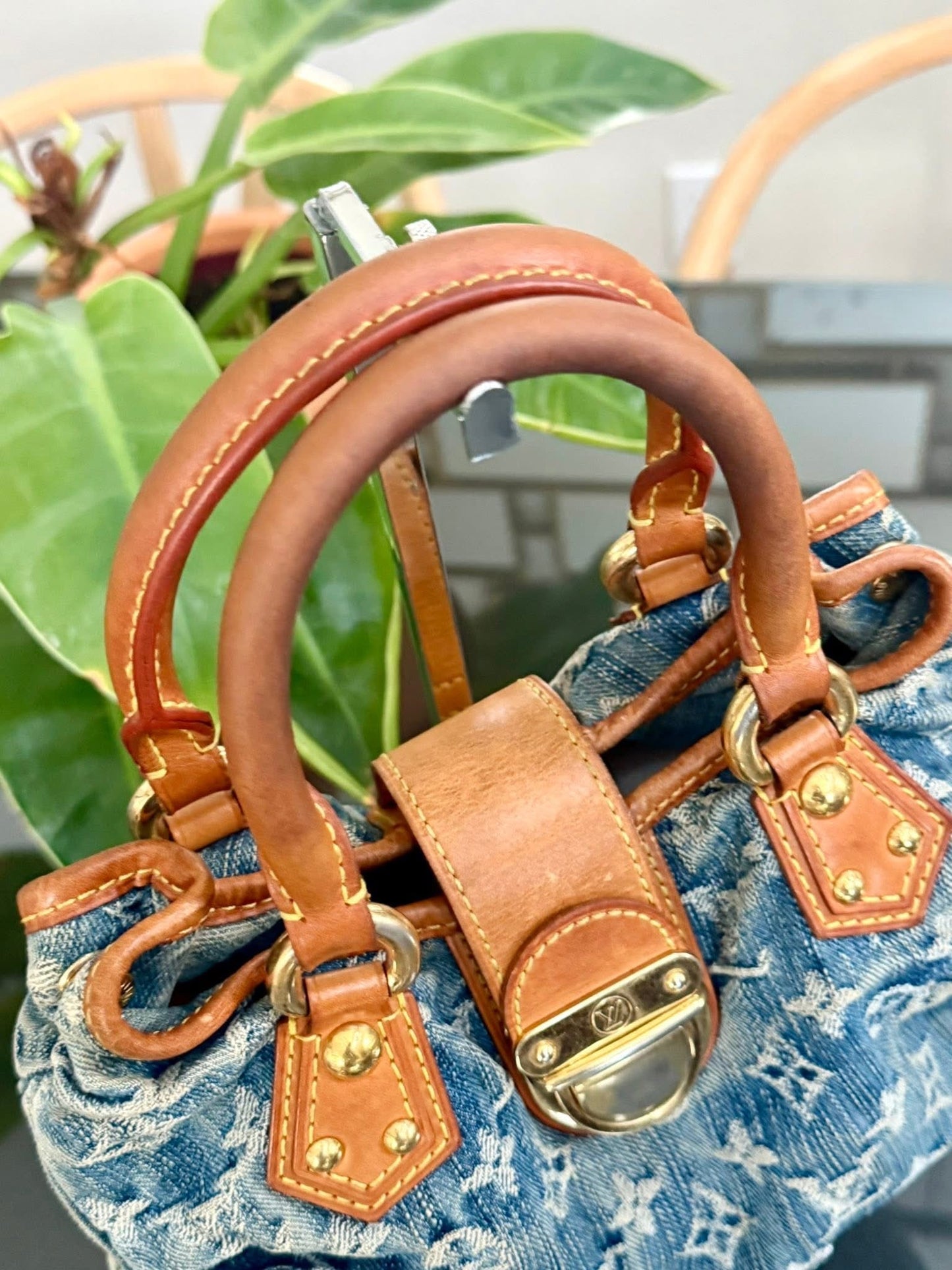 Denim Pleaty Handbag in Blue 📅