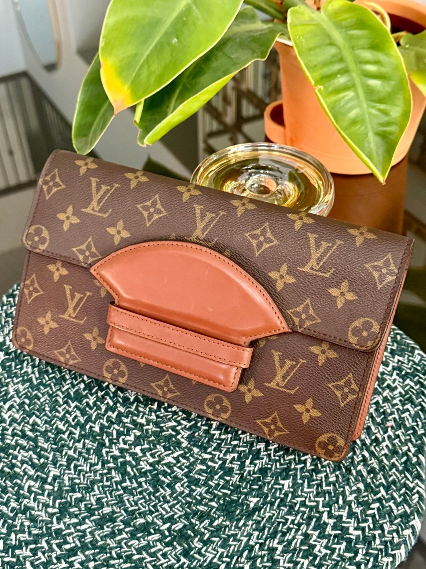 Chaillot Clutch 🗓️ Year: 1986