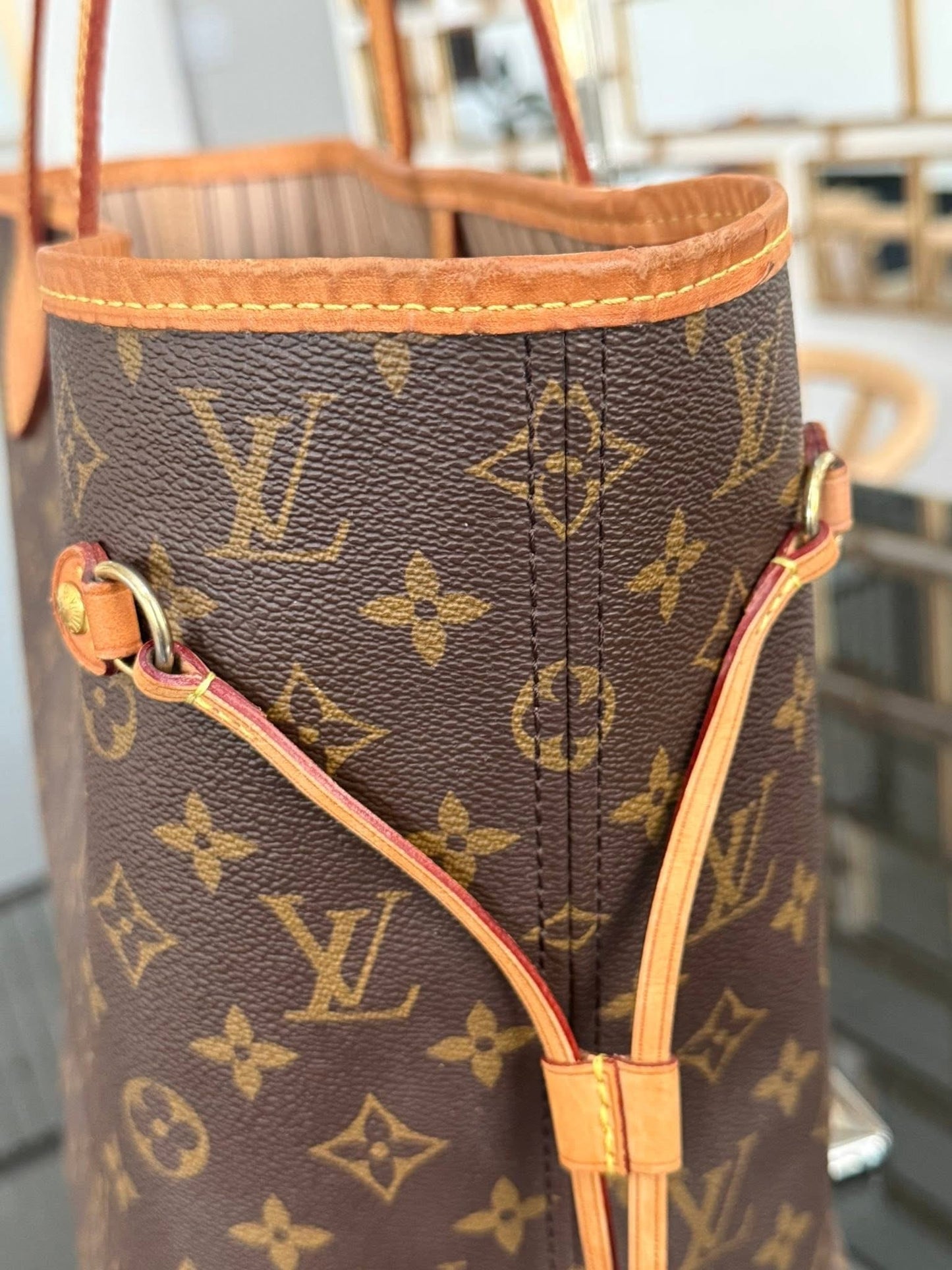Neverfull MM with Dustbag 📅 Year: 2021