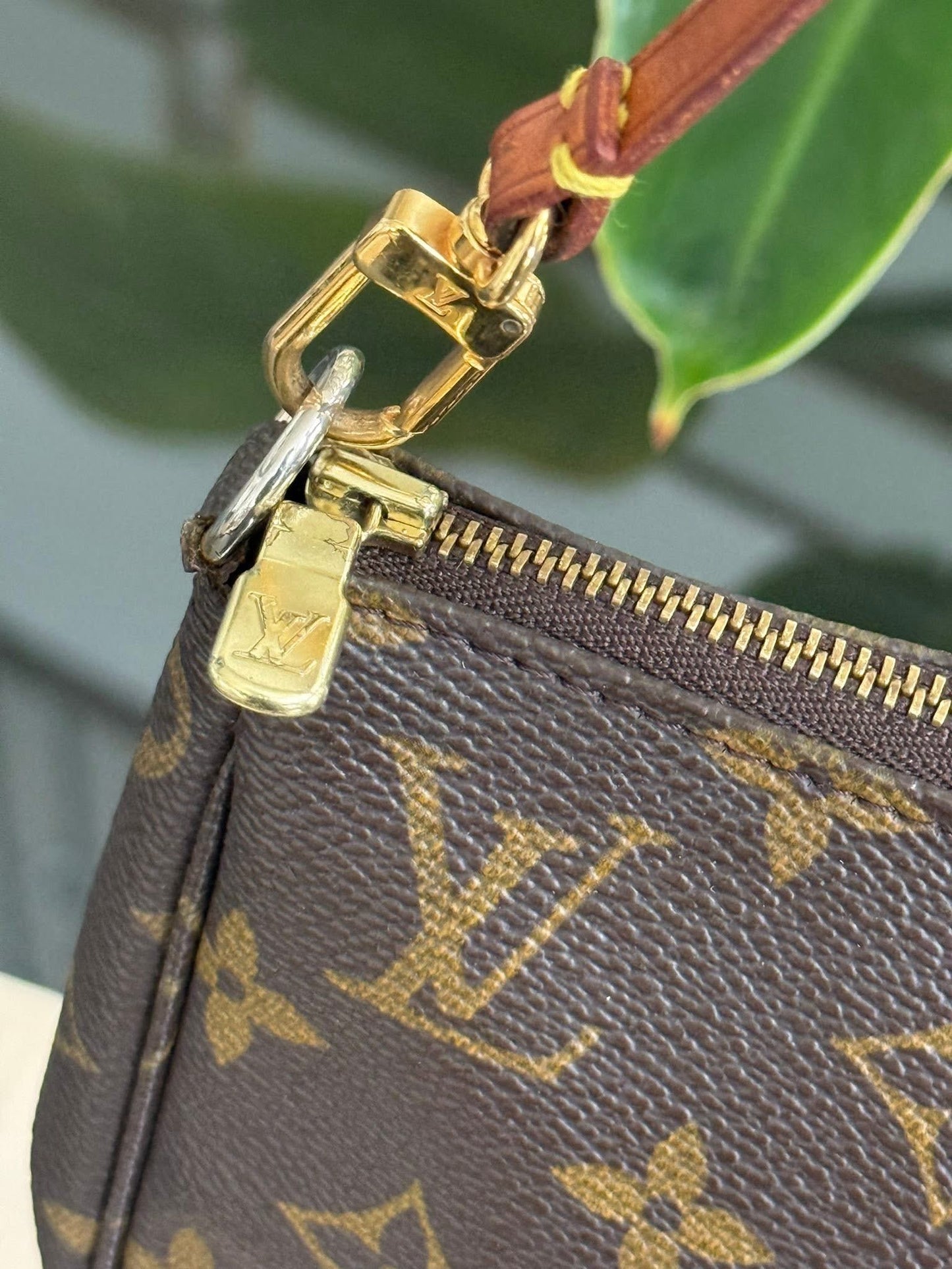 Pochette Accessories with Dustbag 📅 Year: 1999