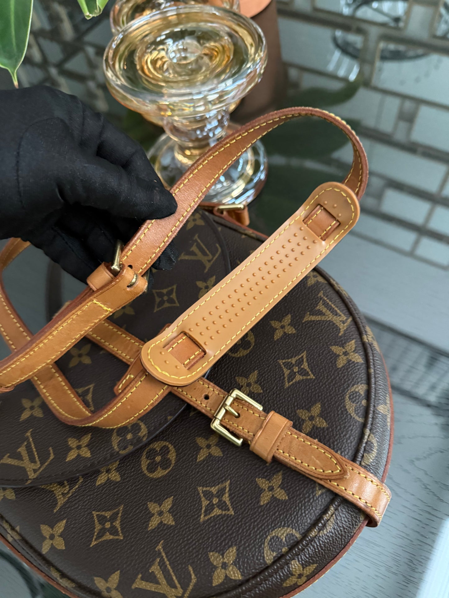 Chantilly MM Crossbody Bag 🌺Year: 1995