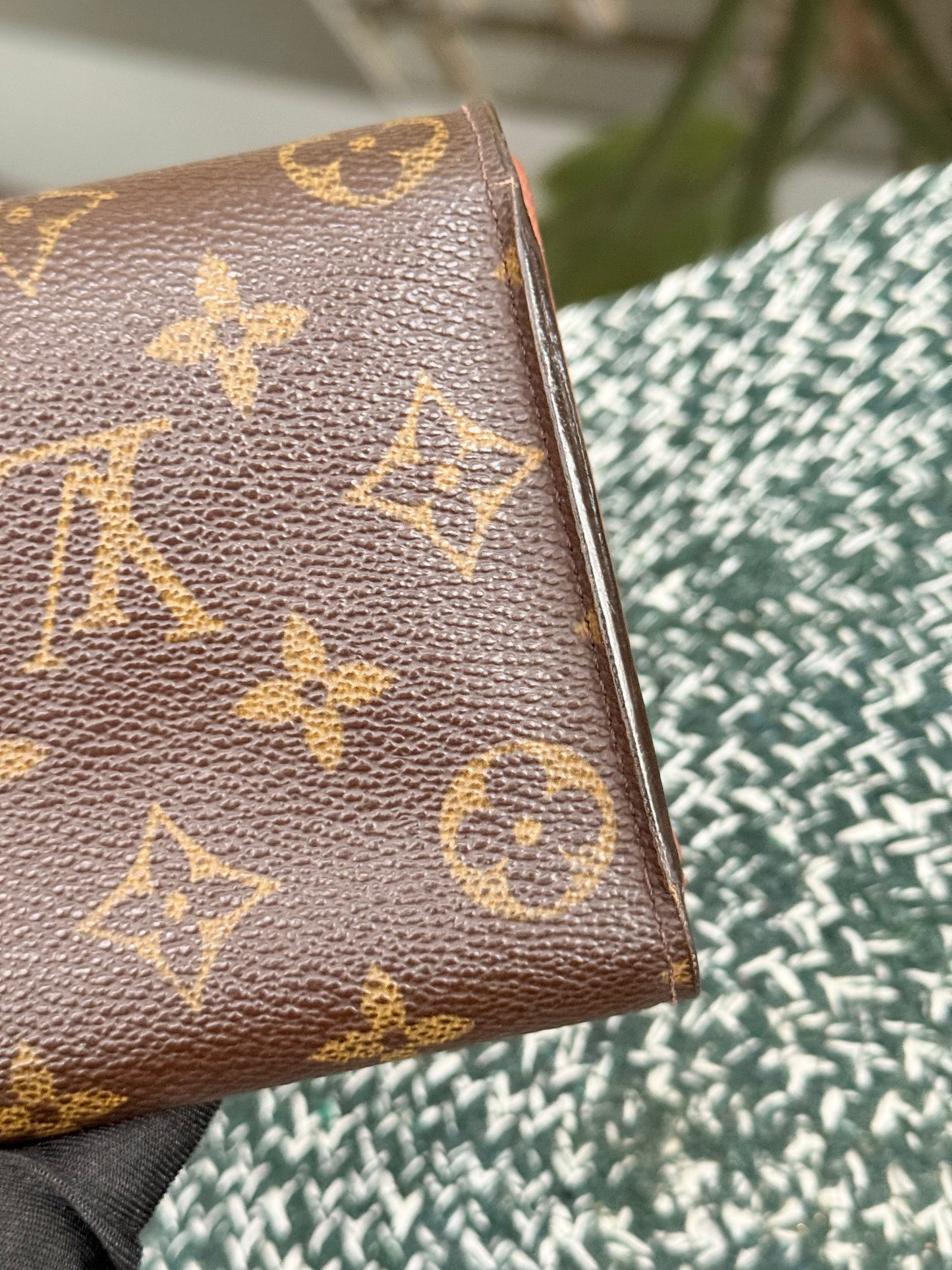 International Wallet in Monogram 🗓️ Year: 2003