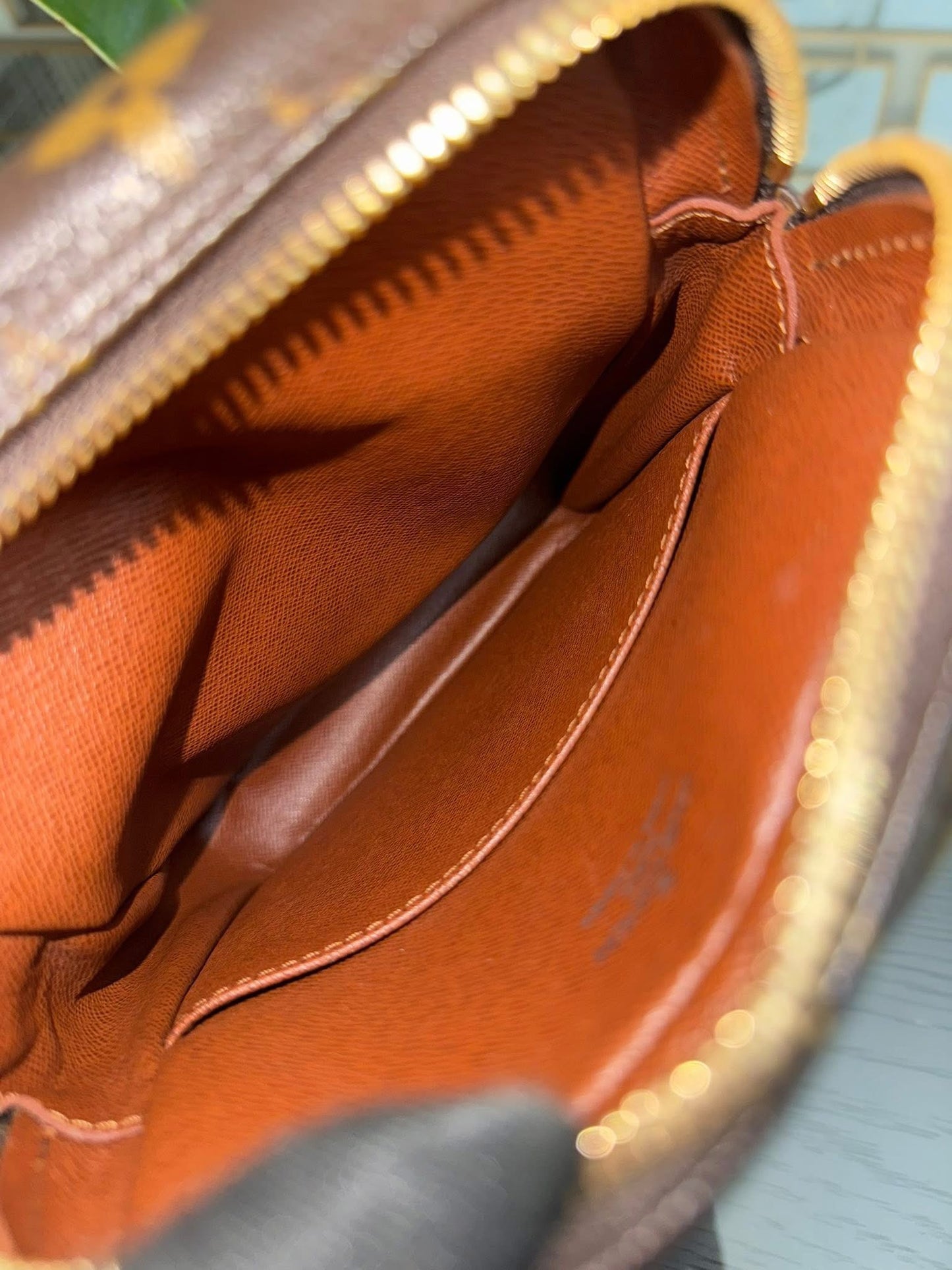 Amazon Crossbody Bag 🗓️ Year: 2000