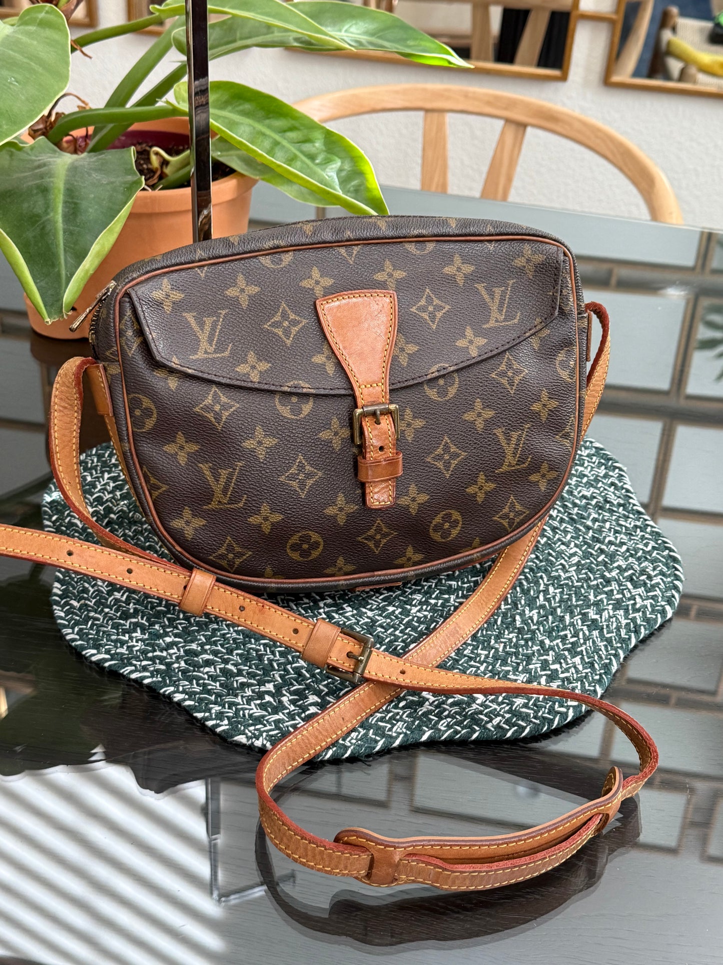 Jeaunefille MM Crossbody 📅 Year: 1990