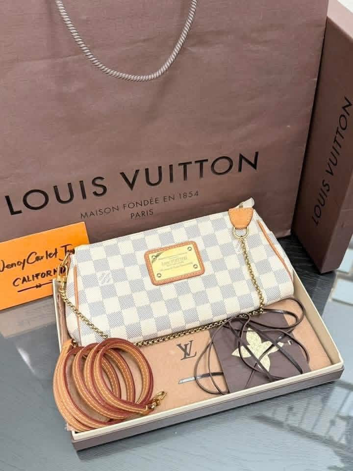 Eva Clutch in Azur with Original Strap, Dustbag, Box and Paper bag 🗓️ Year: 2015