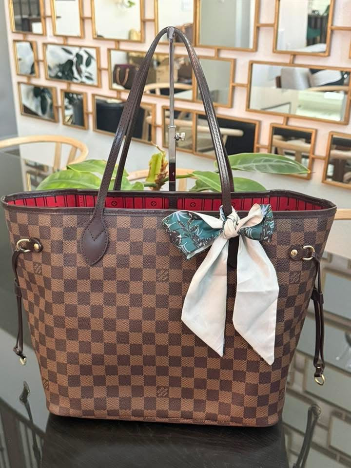 Neverfull MM in DE with Pouch comes with Dustbag and Non branded Twilly 🌺 📅 Year: 2015