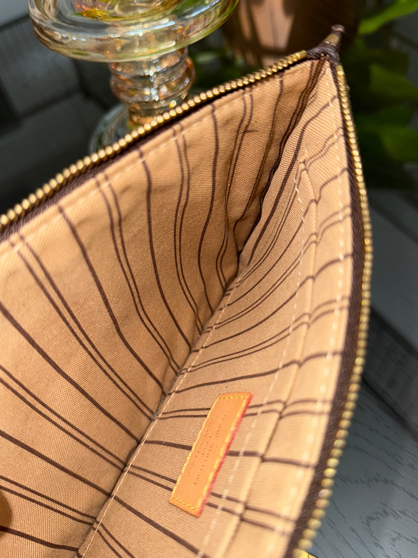 Neverfull MM Pouch-🗓️ Year: 2016