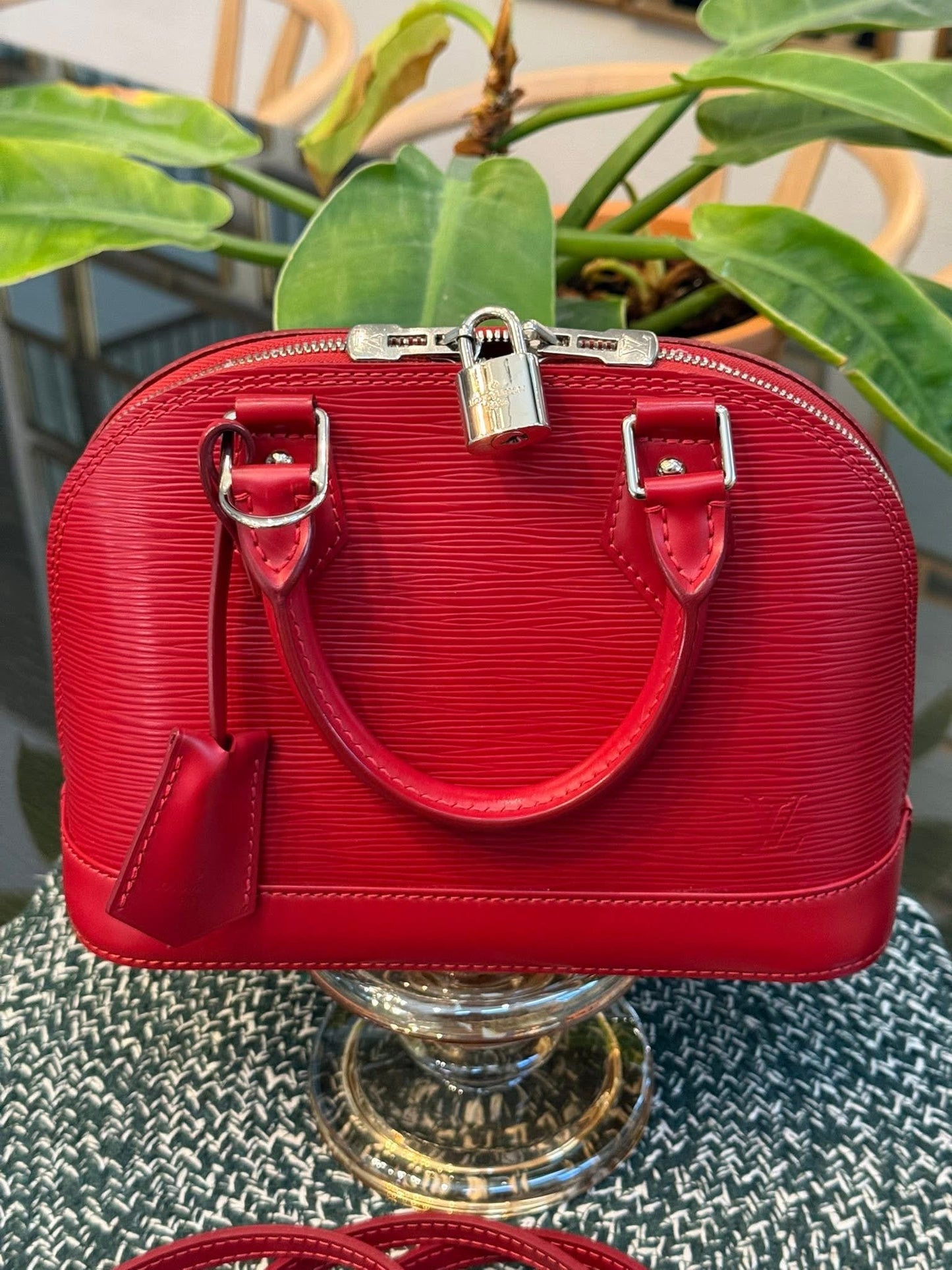 Alma BB in Epi Red with Clochette, Lock 🔐 keys, Original Strap, Dustbag and Insert Organizer 🗓️ Year: 2012
