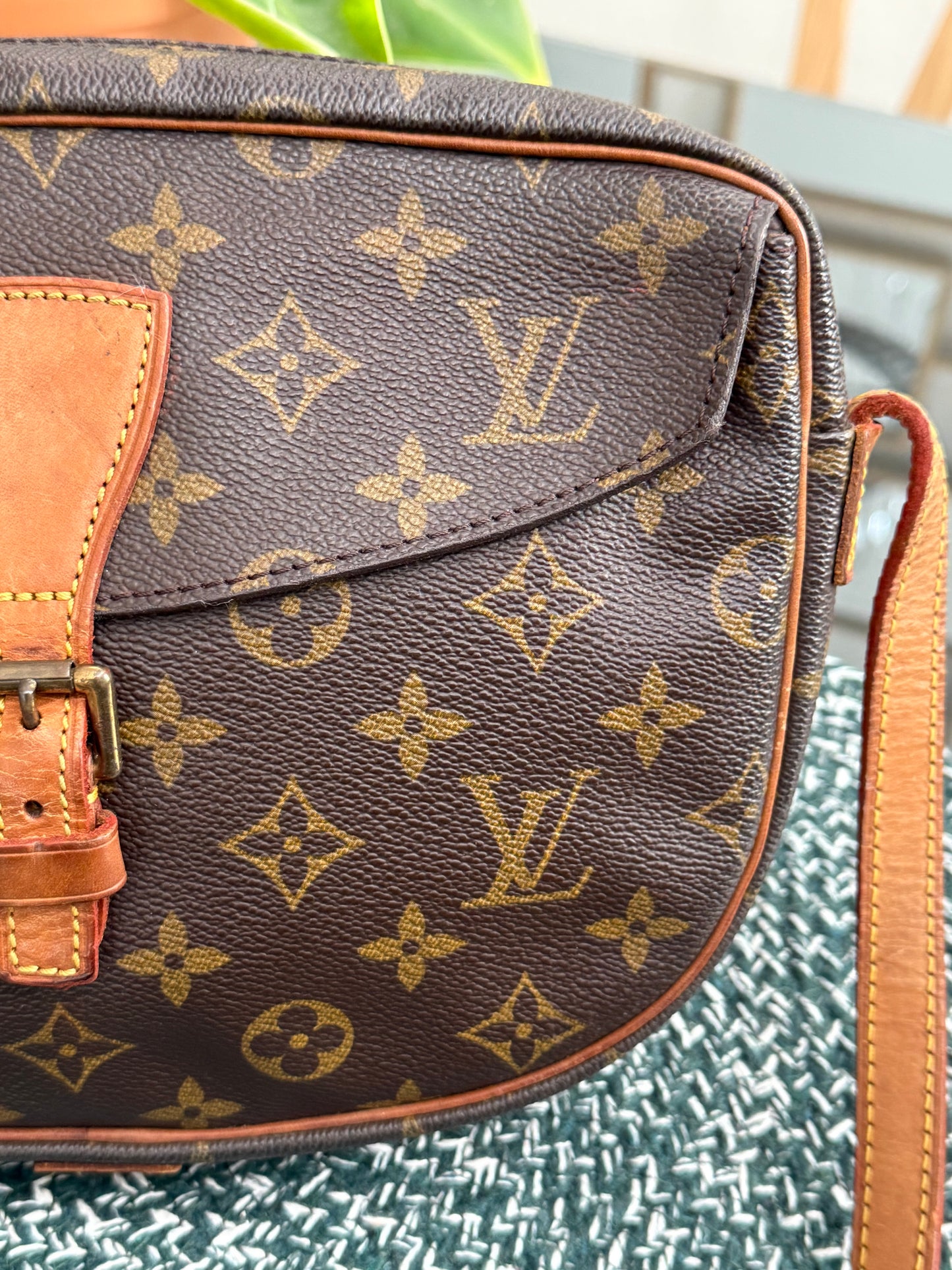 Jeaunefille MM Crossbody 📅 Year: 1990