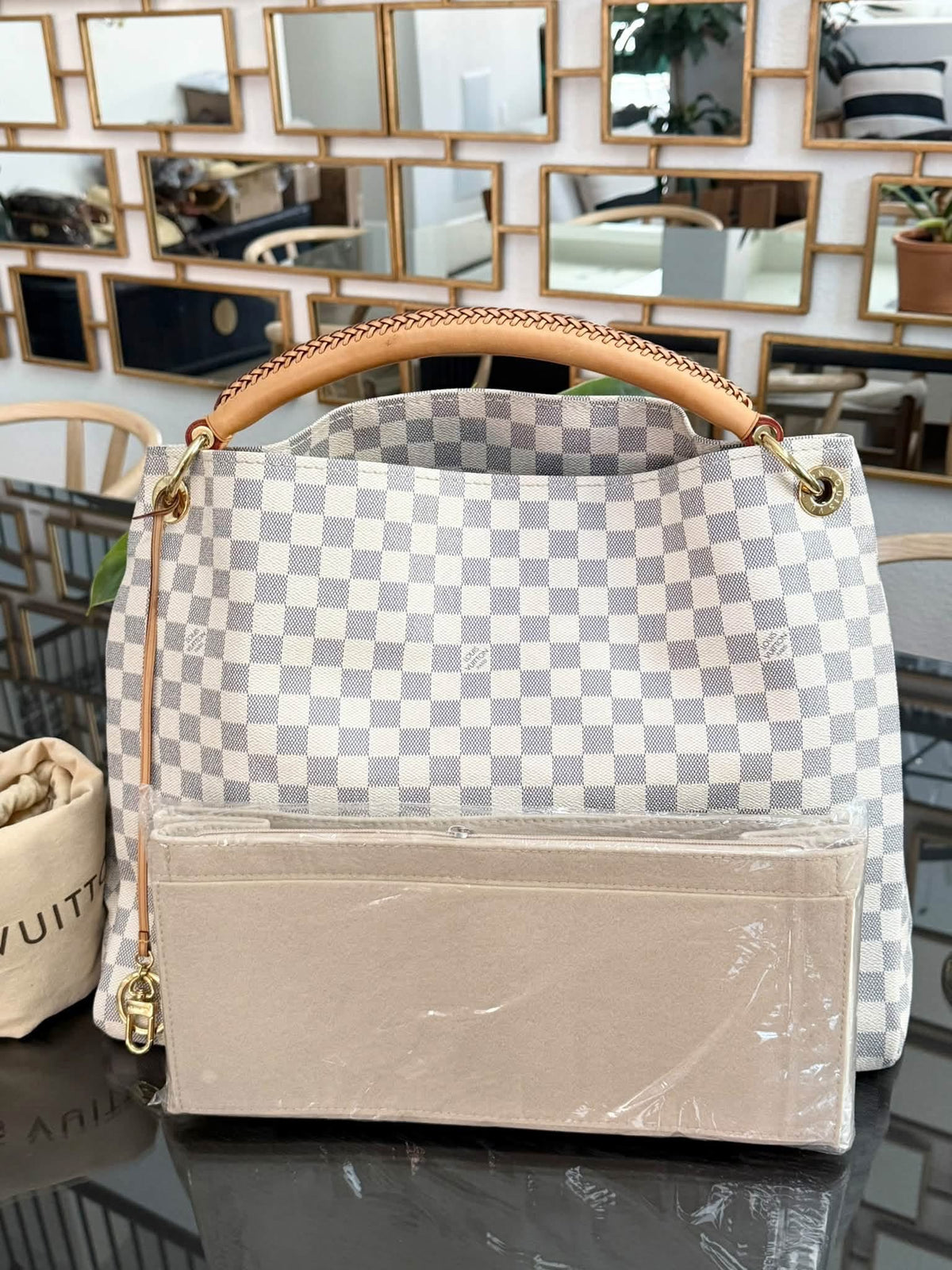 Artsy GM in Azur with Dustbag and Insert Organizer 📅 Year: 2011