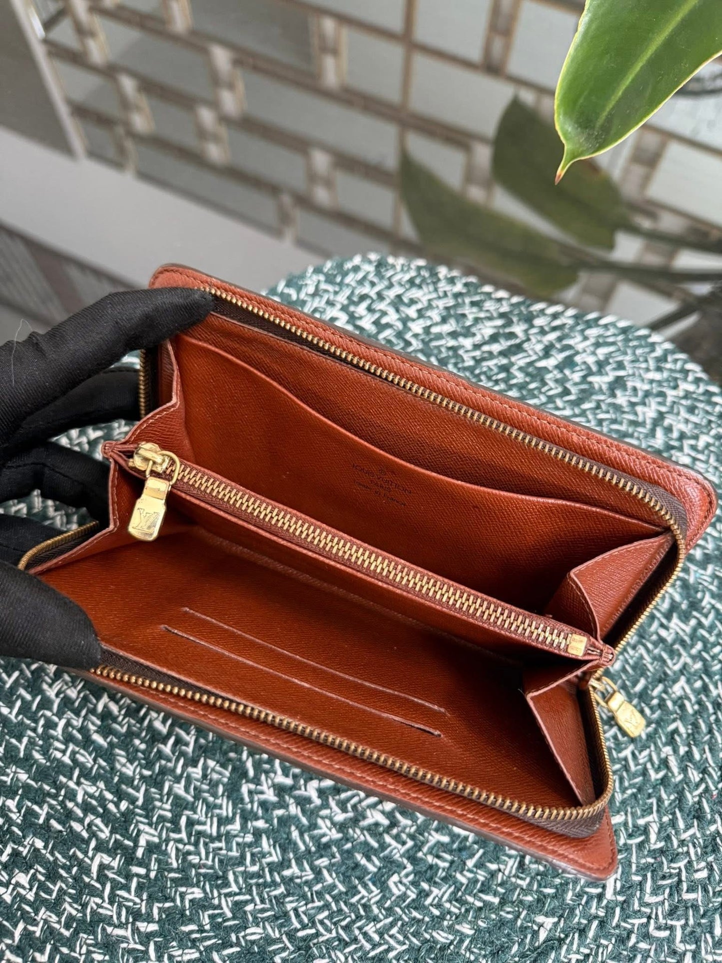 Monogram Zippy Wallet 🗓️ Year: 2000