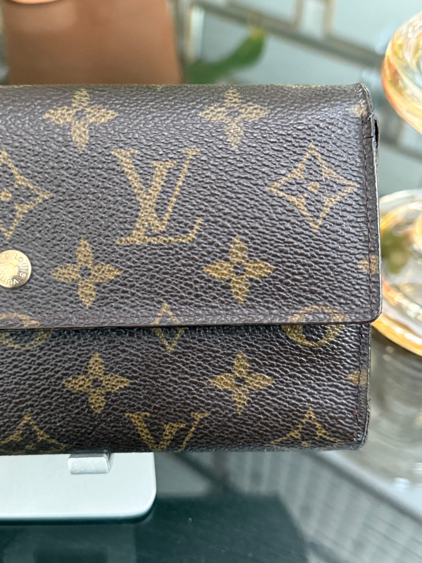 International Wallet with 8 Cardholders 🗓️ Year: 2000