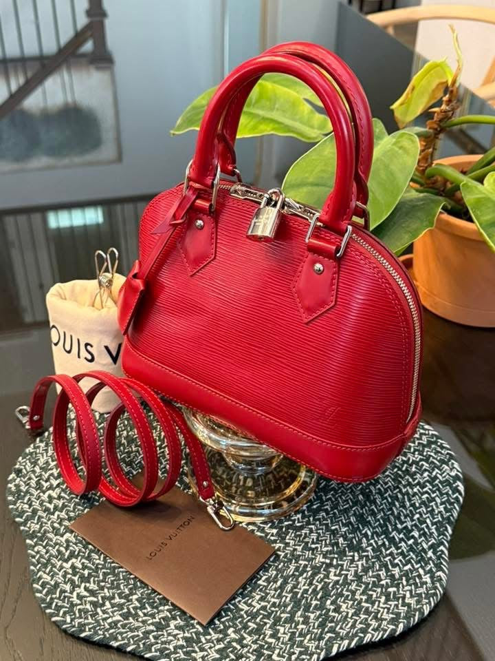 Alma BB in Epi Red with Clochette, Lock 🔐 keys, Original Strap, Dustbag and Insert Organizer 🗓️ Year: 2012