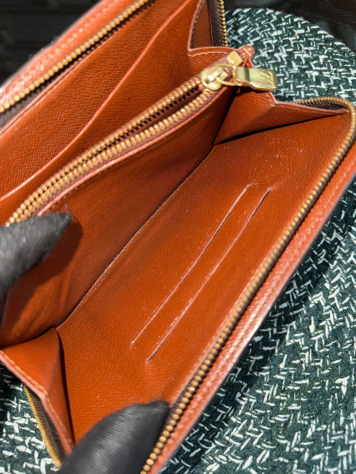 Monogram Zippy Wallet 🗓️ Year: 2000
