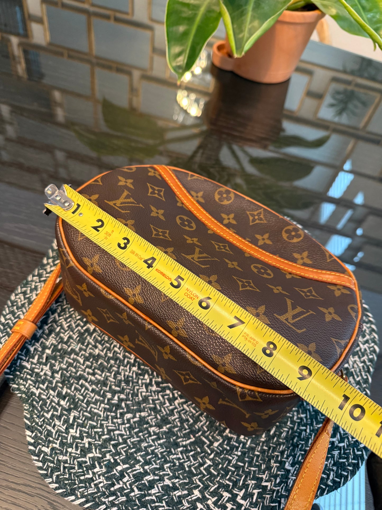 Blois Crossbody -🗓️ Year: 1995