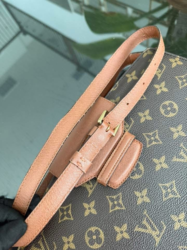 Courcelles Shoulder/ Crossbody bag 📅 Year: 1997