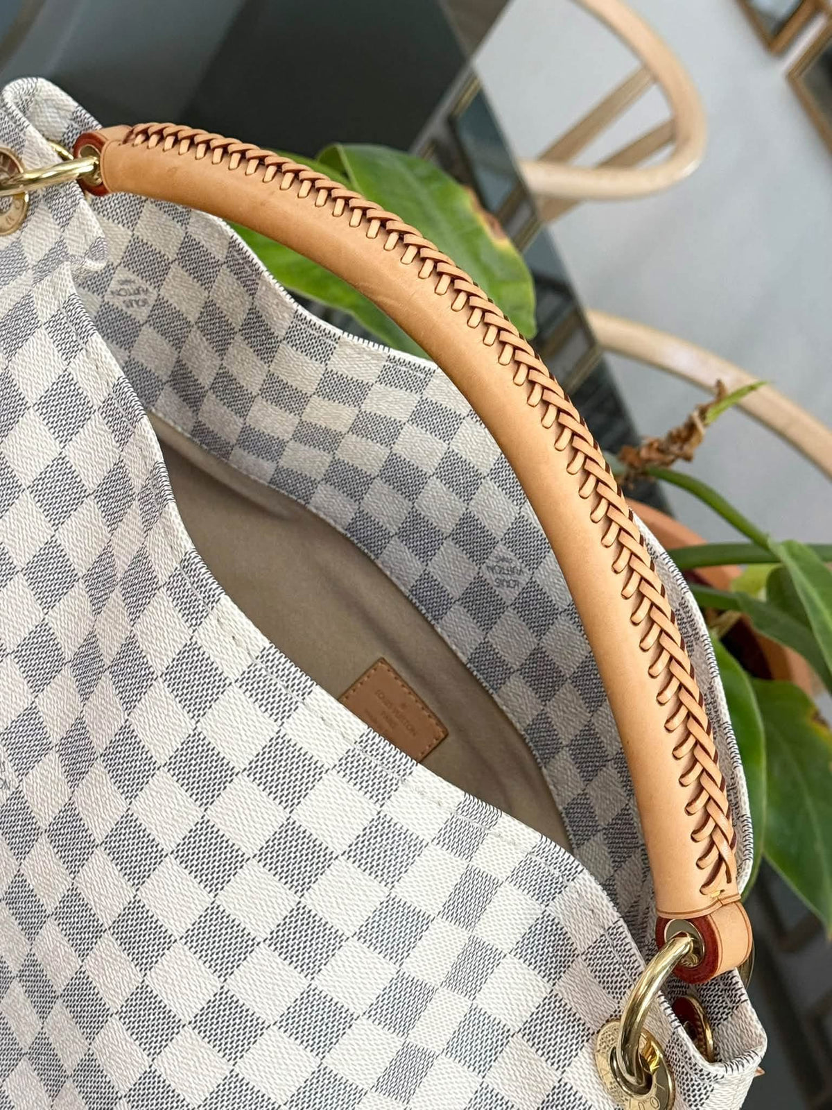 Artsy GM in Azur with Dustbag and Insert Organizer 📅 Year: 2011
