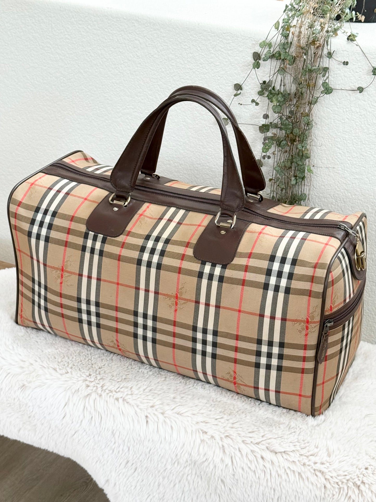 Burberry Duffle/ Travel Bag 📅