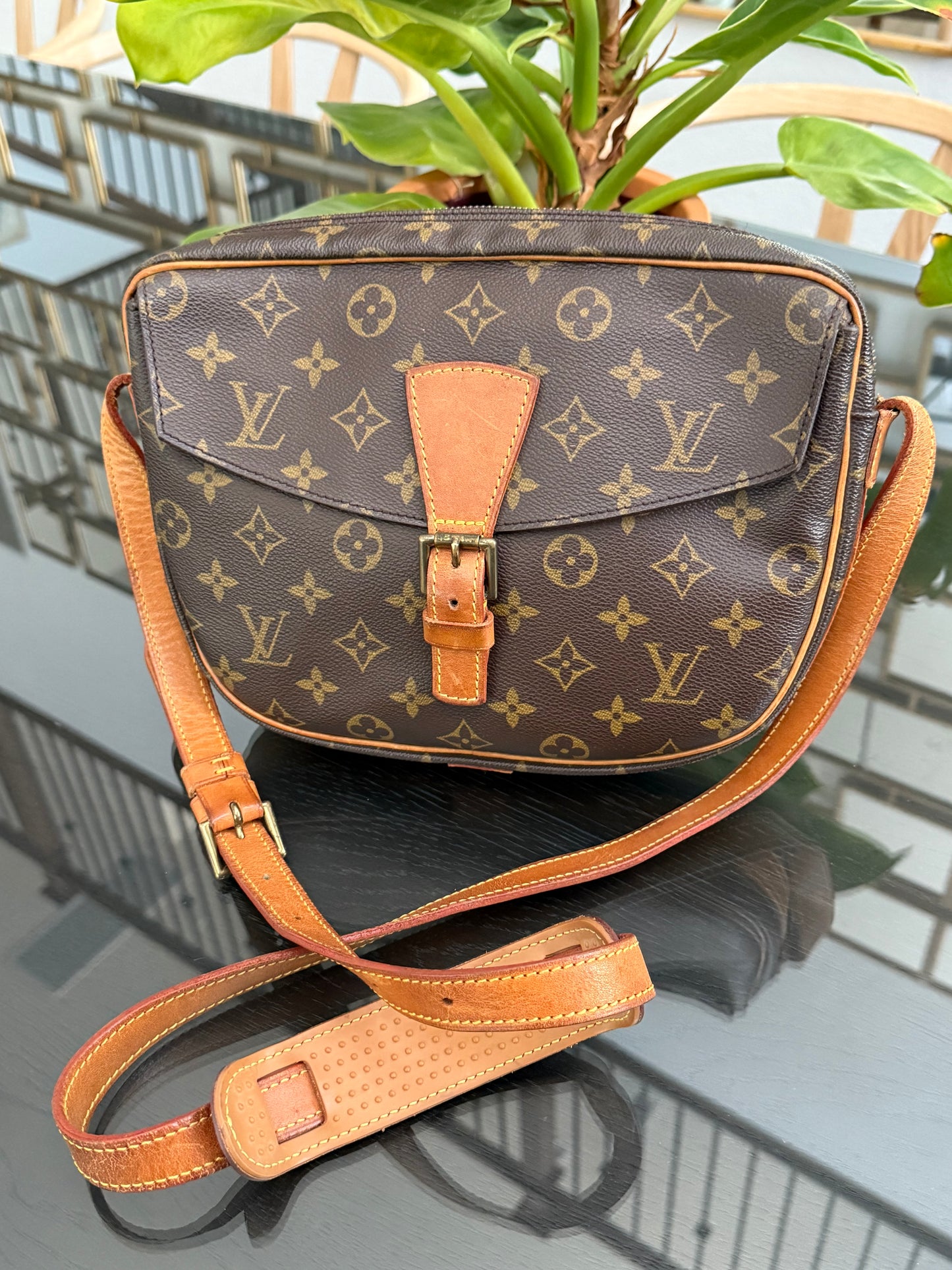 Jeaunefille GM Crossbody 🗓️ Year: 1990