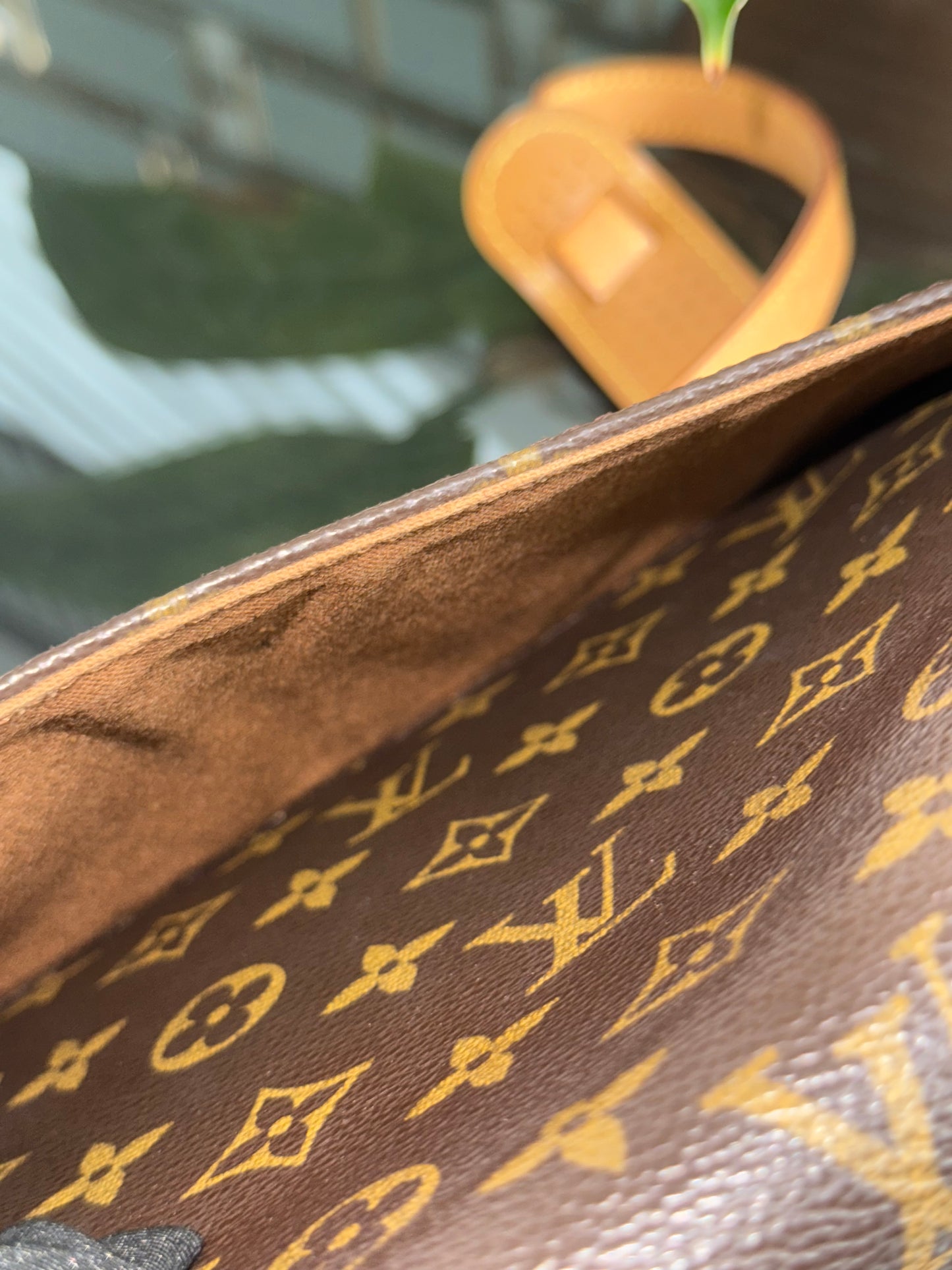 Sologne Crossbody 📅 Year: 2003