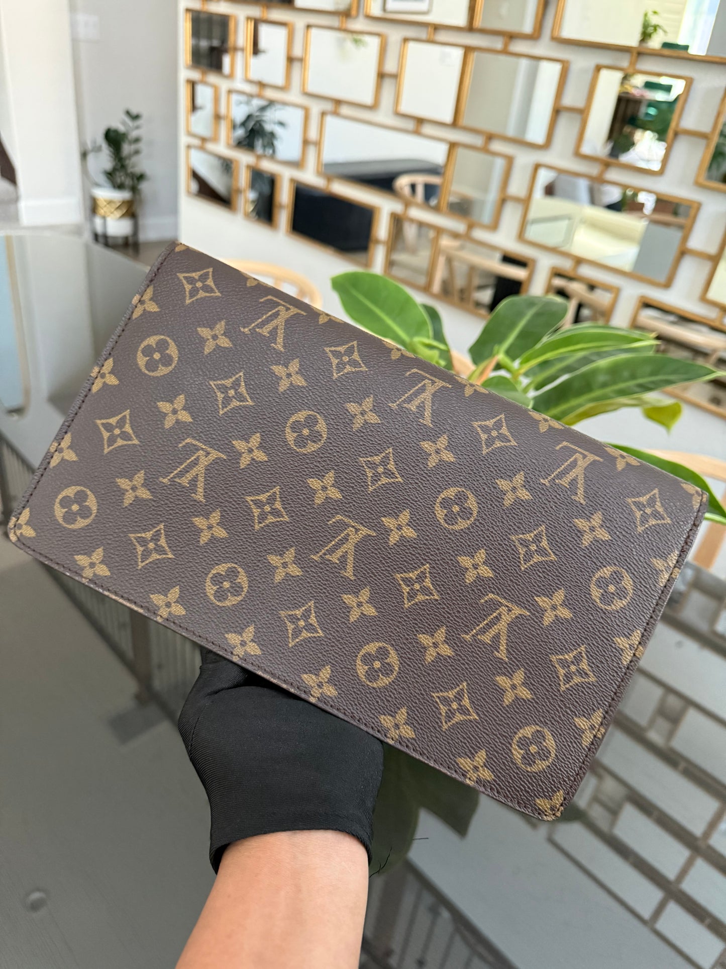 Chaillot Clutch w/ Dustbag 🗓️ Year: 1987