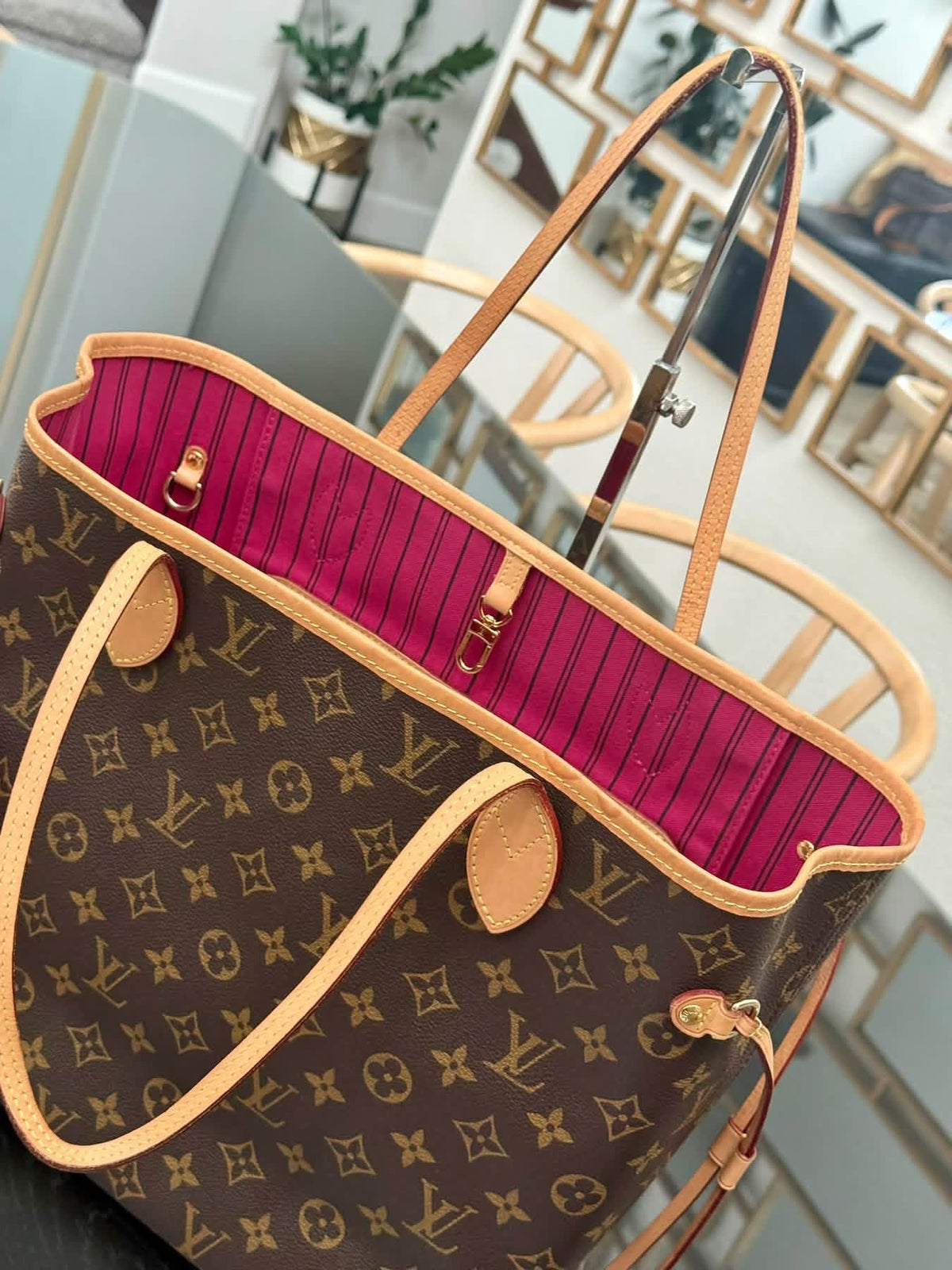 Neverfull MM in Peony interior with Dustbag and Insert Organizer 📅 Year: 2019
