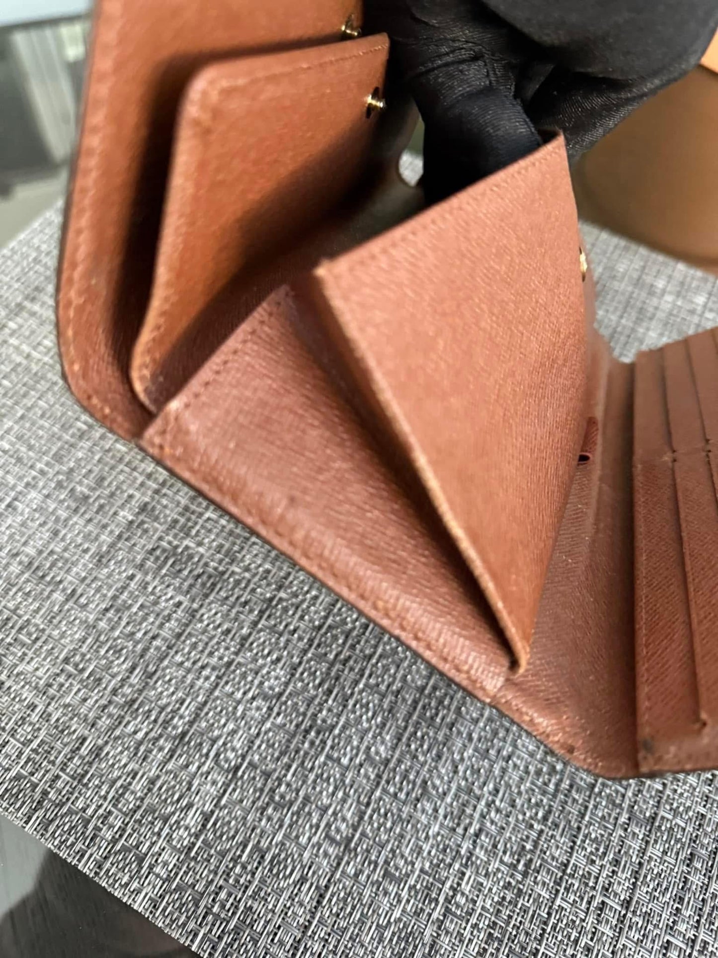 International Wallet with 8 Cardholders 🗓️ Year: 2008