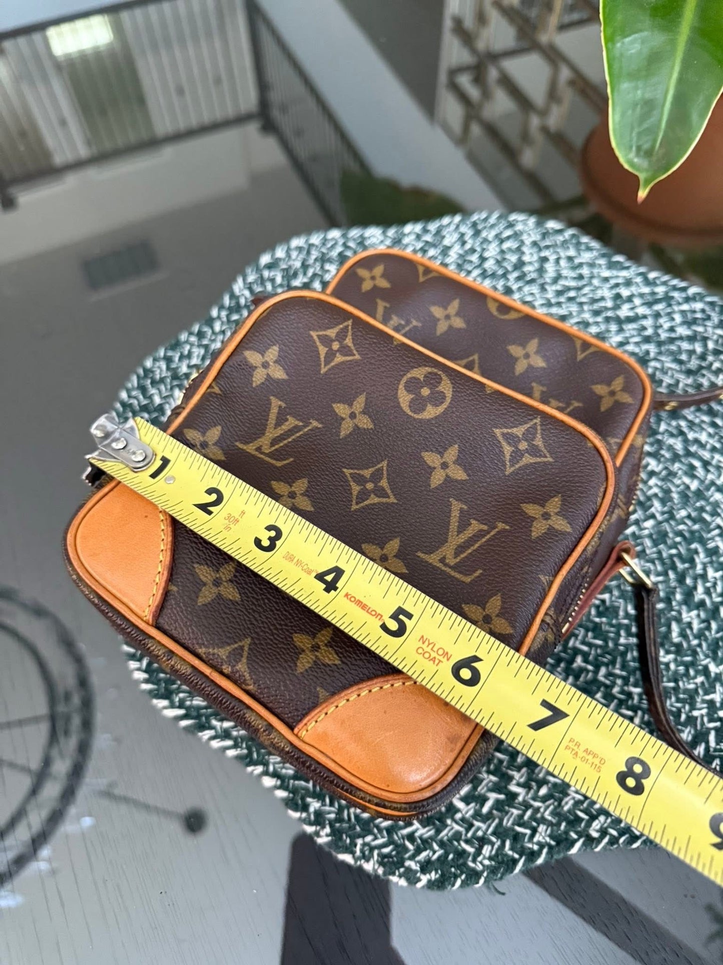 Amazon PM Crossbody 🗓️ Year: 2000
