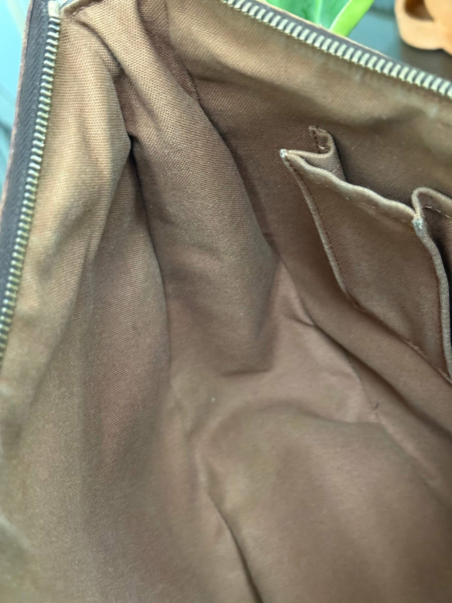 Tulum GM Shoulder/ Crossbody Bag - 🗓️ Year: 2010