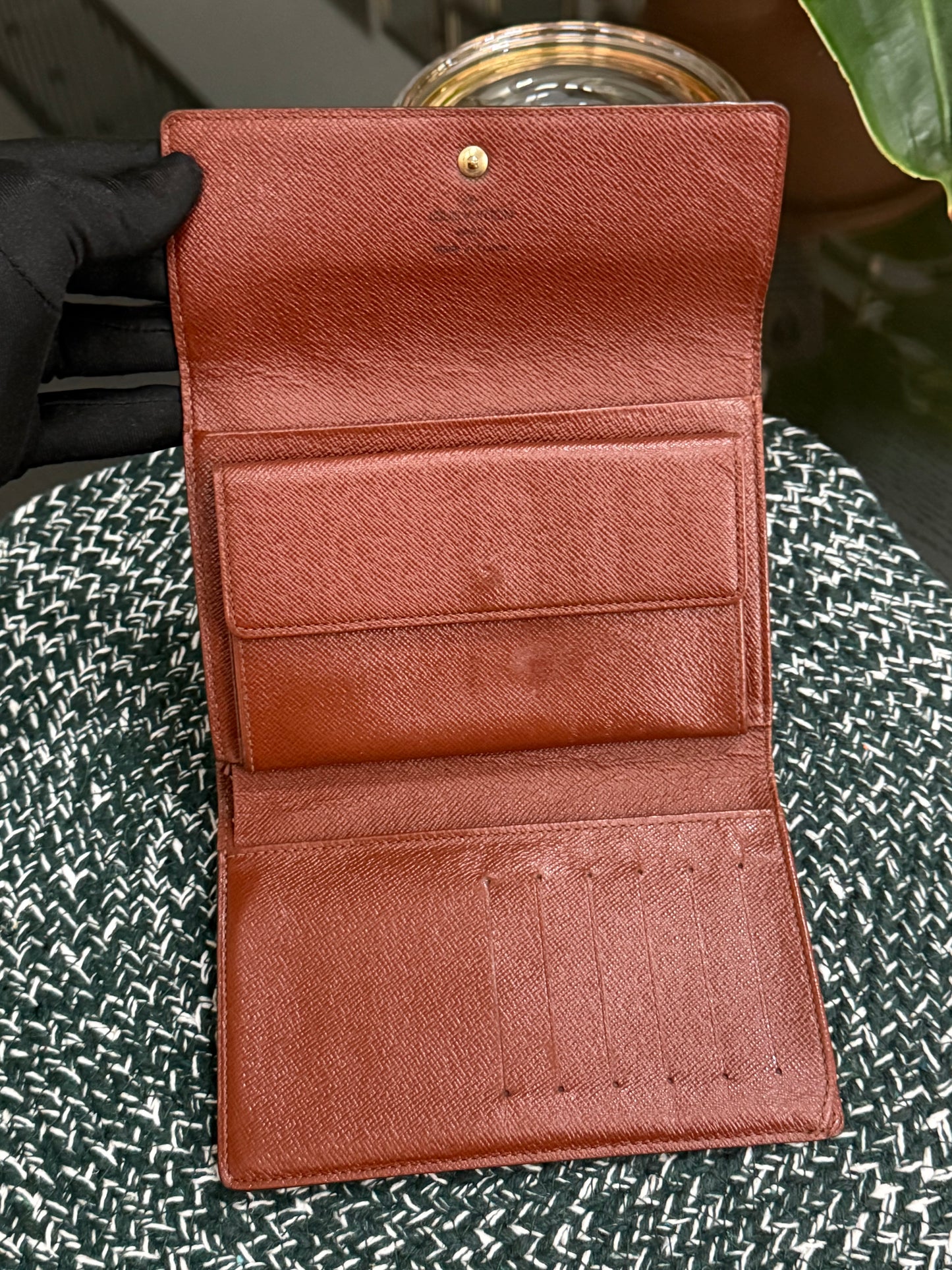 Etui Wallet Passport Holder in Monogram with 6 Cardholders 🗓️ Year: 1999