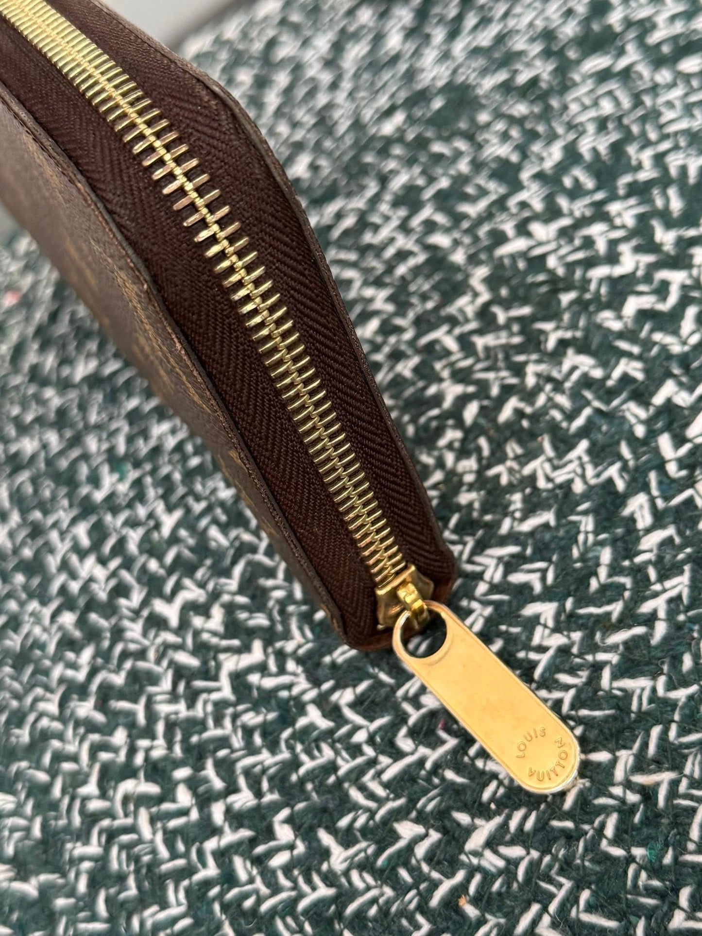 Zippy Long Wallet in Monogram with box 🗓️ Year: 2009