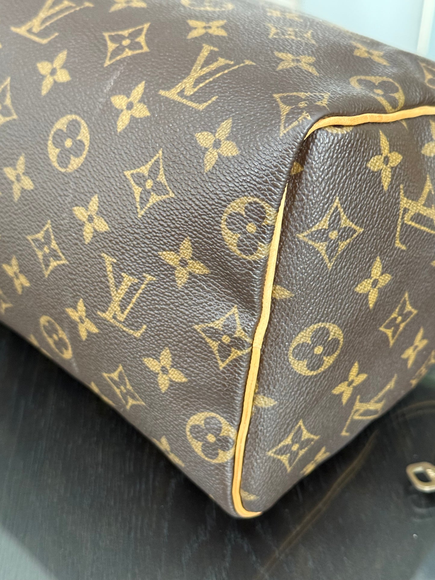 Speedy 25 in Monogram with Lock 🔐 and Key -🗓️ Year: 2005