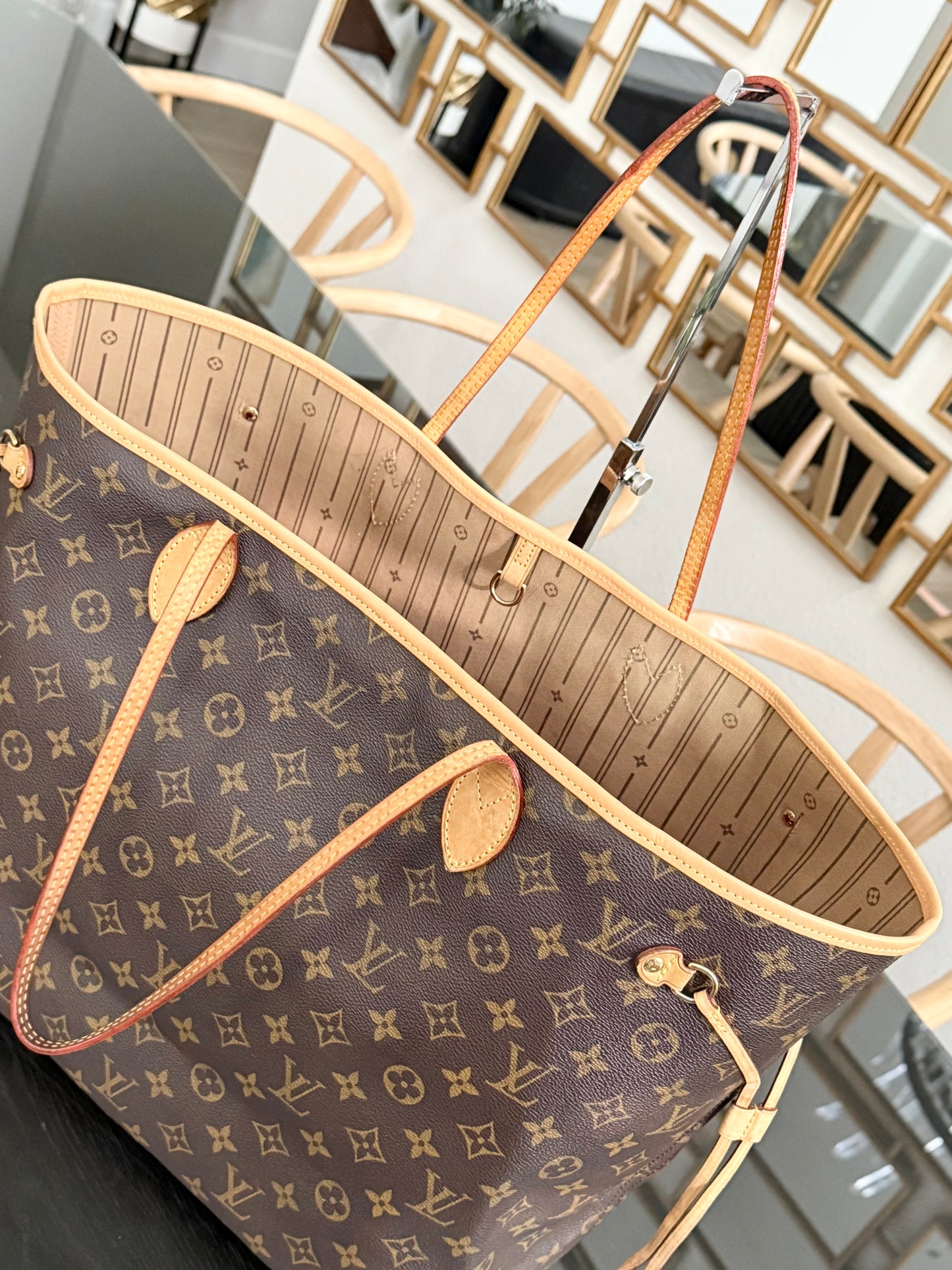 Neverfull GM in Monogram with Dustbag and Insert Organizer 📅 Year: 2007