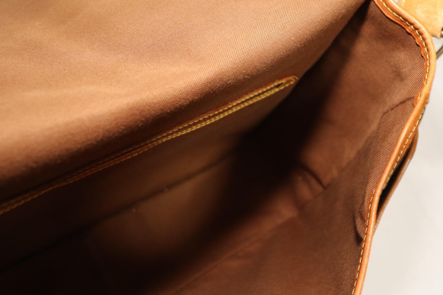 Gibeciere GM Crossbody - 📅 Year: 1997