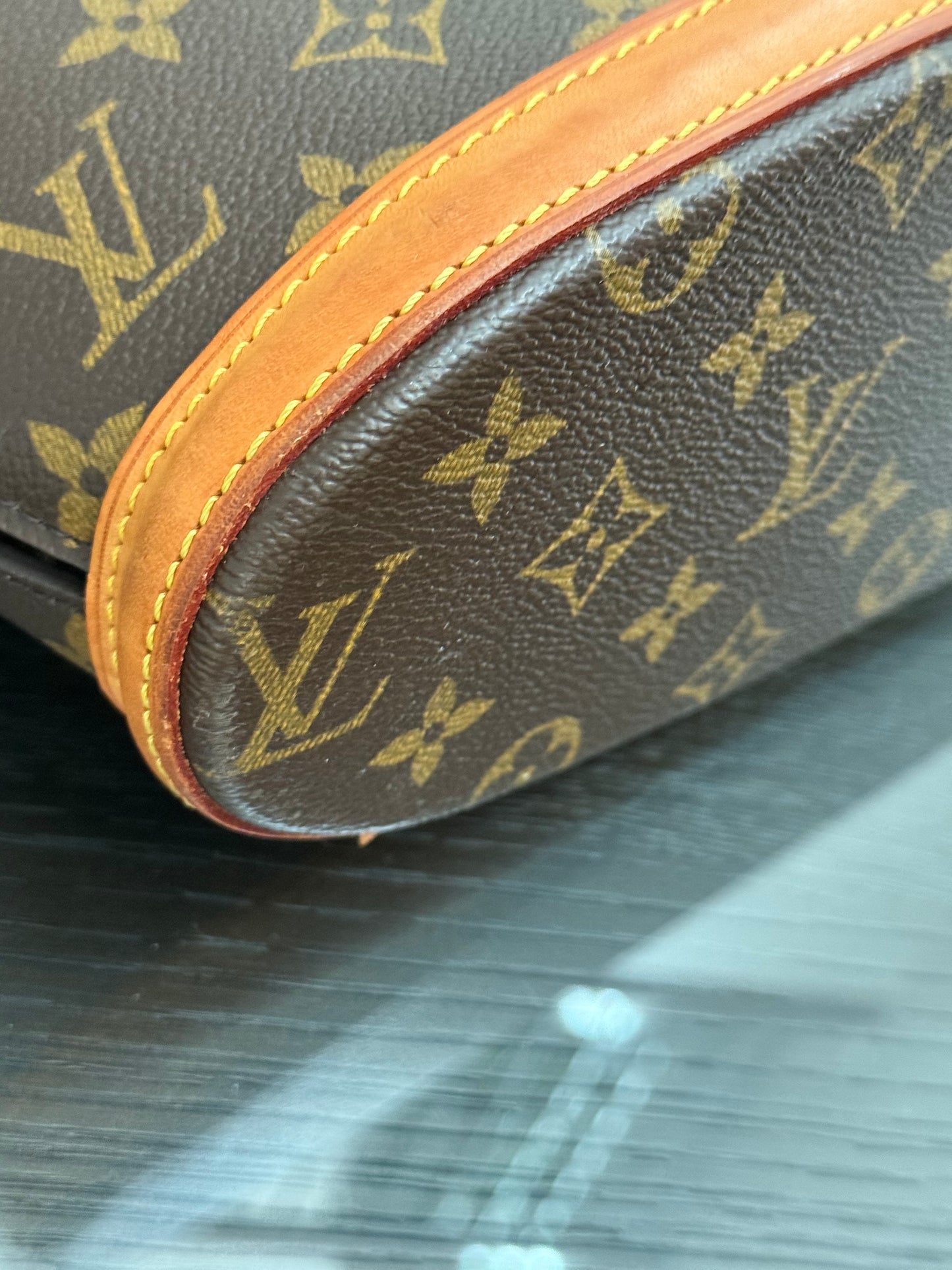 Babylone -🗓️ Year: 2004