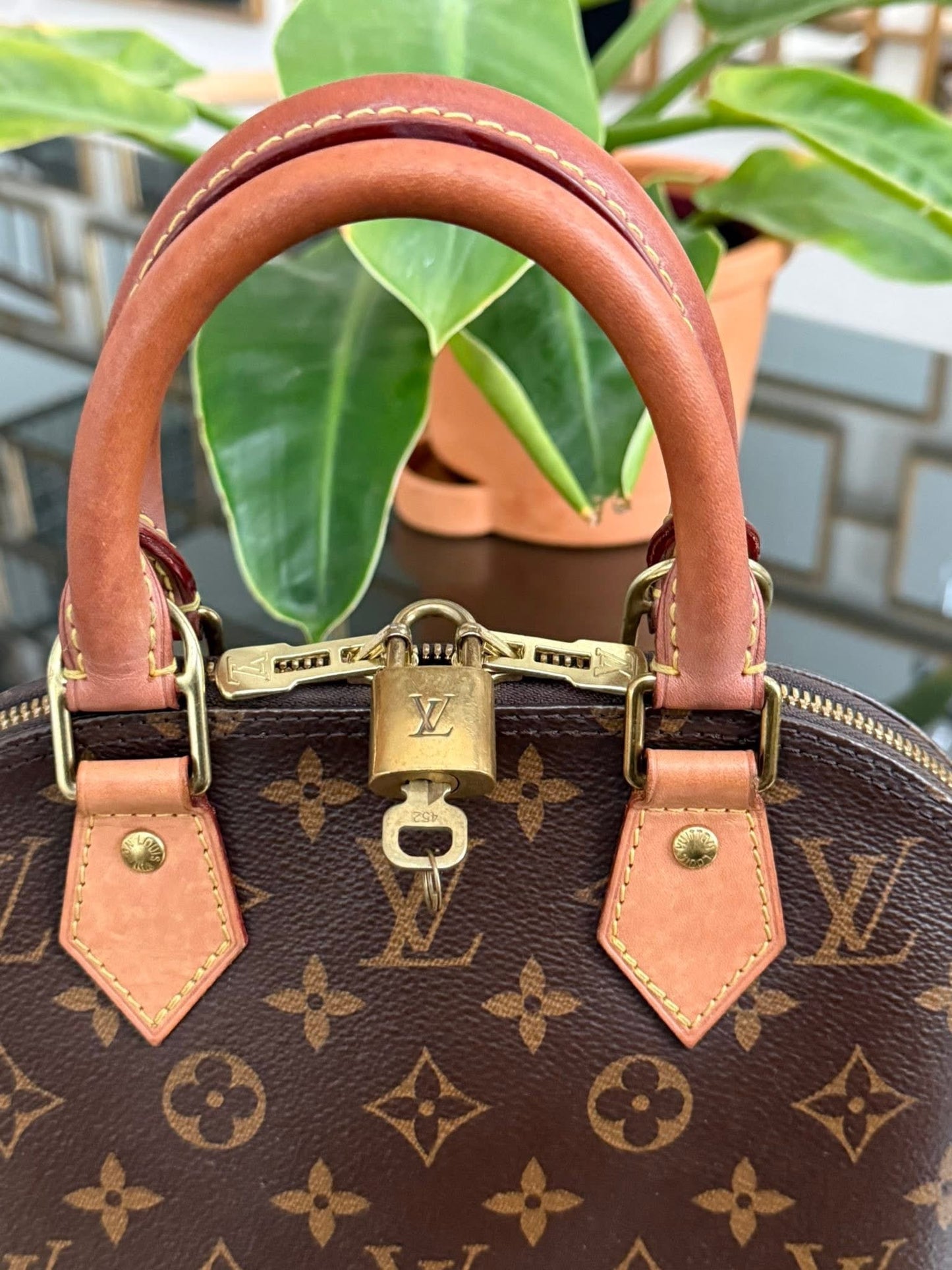 Alma BB in Monogram with Lock 🔐 key, Original Strap, Insert Organizer, Box,Dustbag and Paper bag 🗓️ Year: 2020