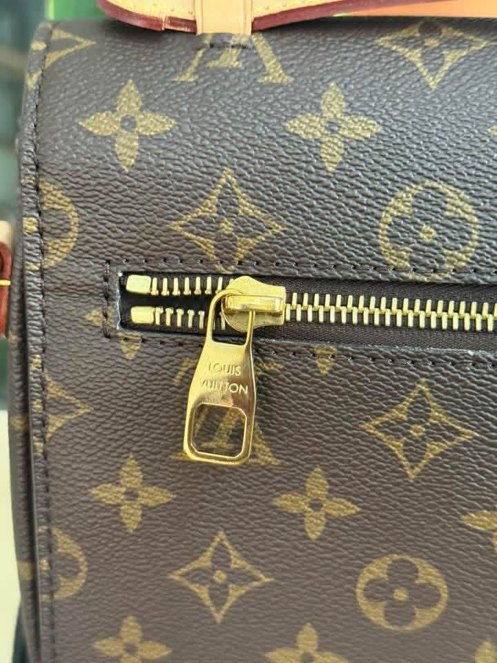 Pochette Metis in Monogram with Box, Dustbag and Paper bag 🗓️ Year 2020