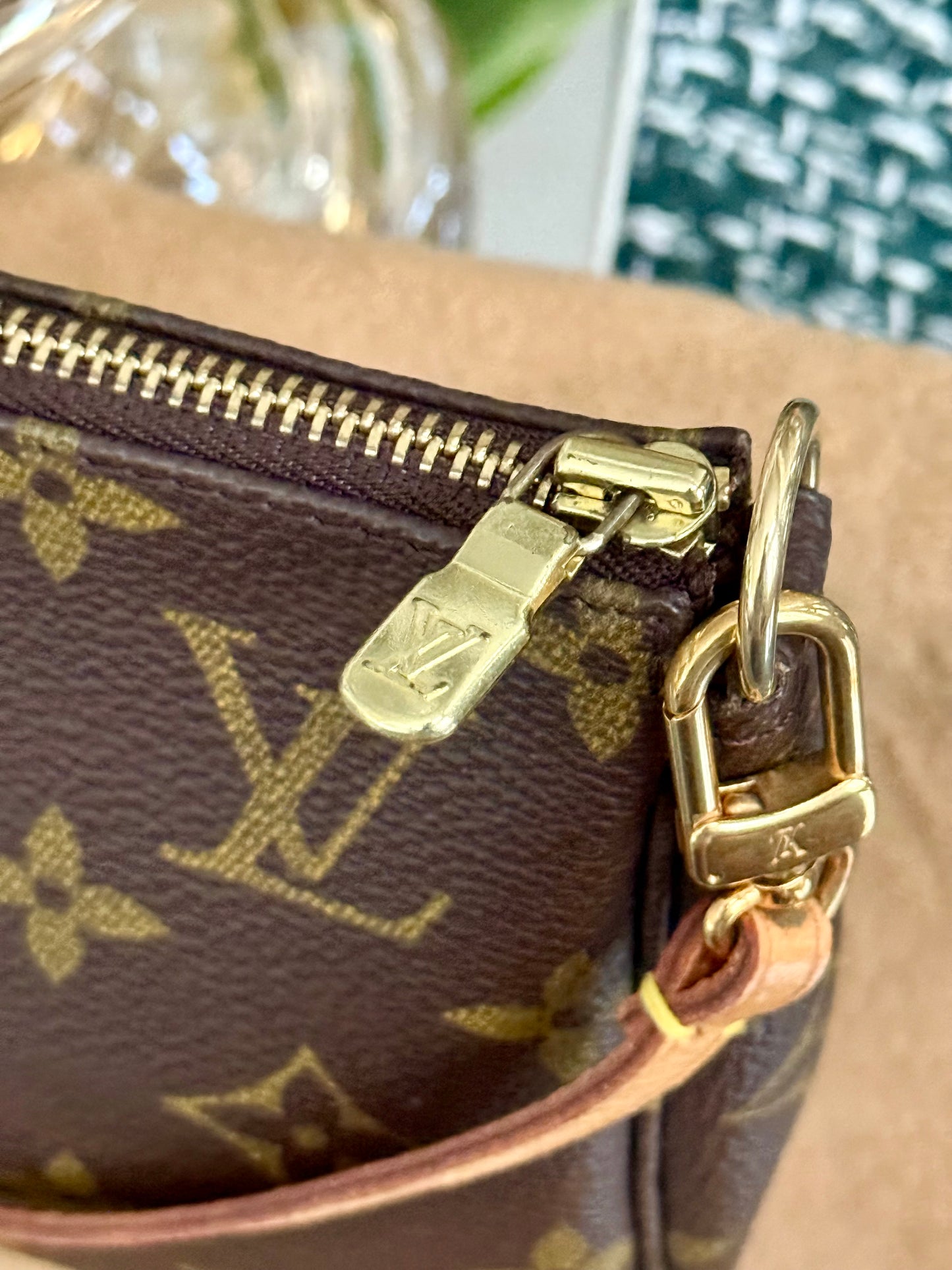 Pochette Accessories with Dustbag -🗓️ Year: 2001