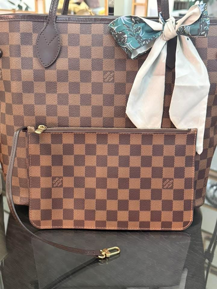 Neverfull MM in DE with Pouch comes with Dustbag and Non branded Twilly 🌺 📅 Year: 2015