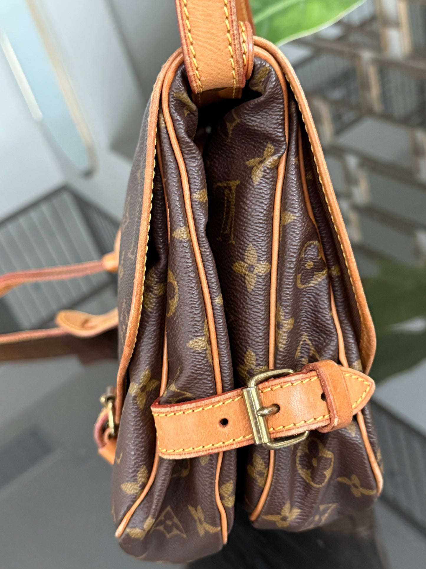 Saumur 30 Crossbody 🌺 Year: 1989